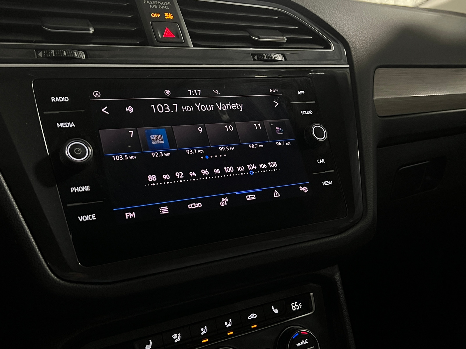 Thumbnail: 2021 Volkswagen Tiguan - 3