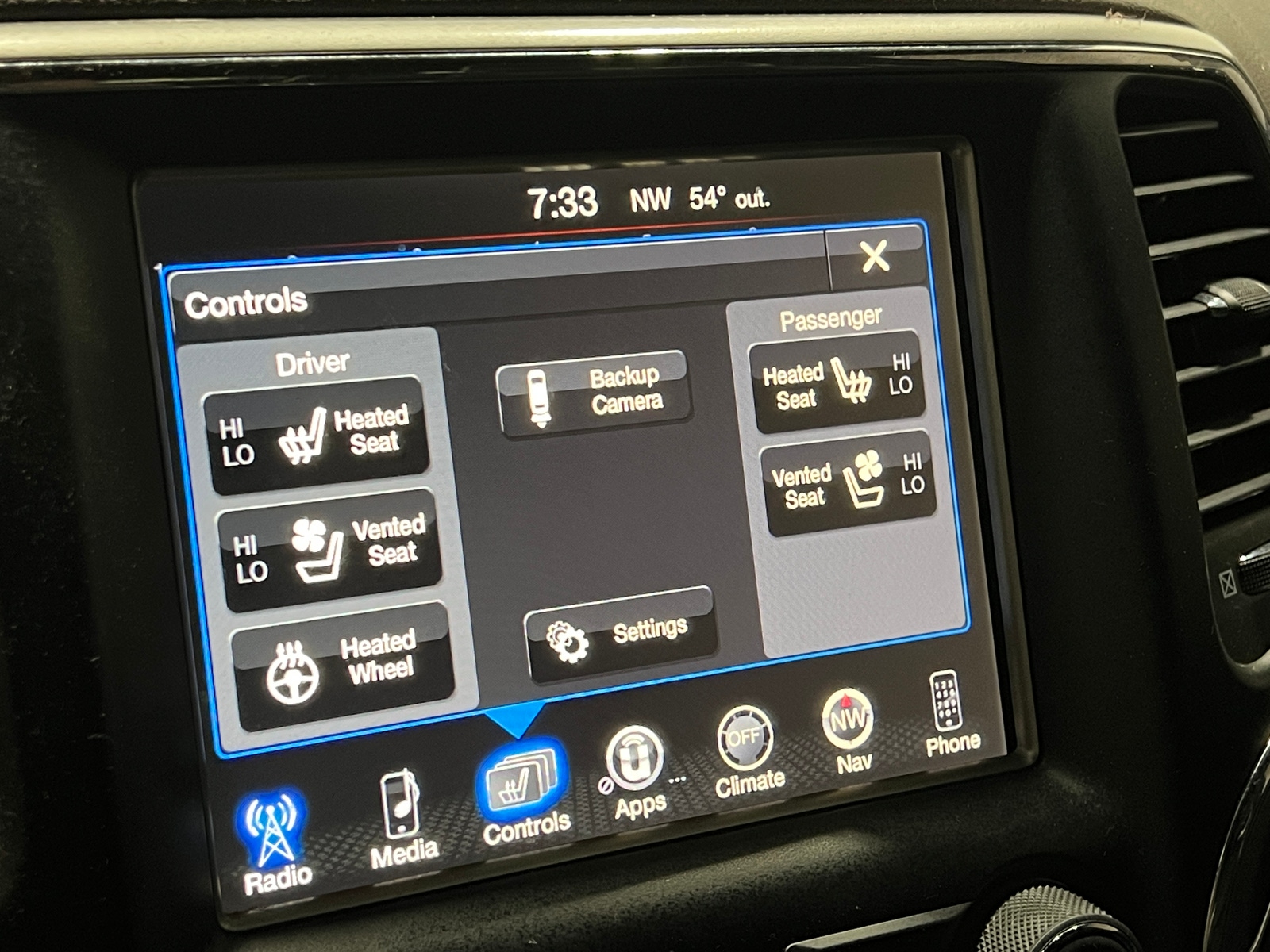 Thumbnail: 2017 Jeep Grand Cherokee - 3