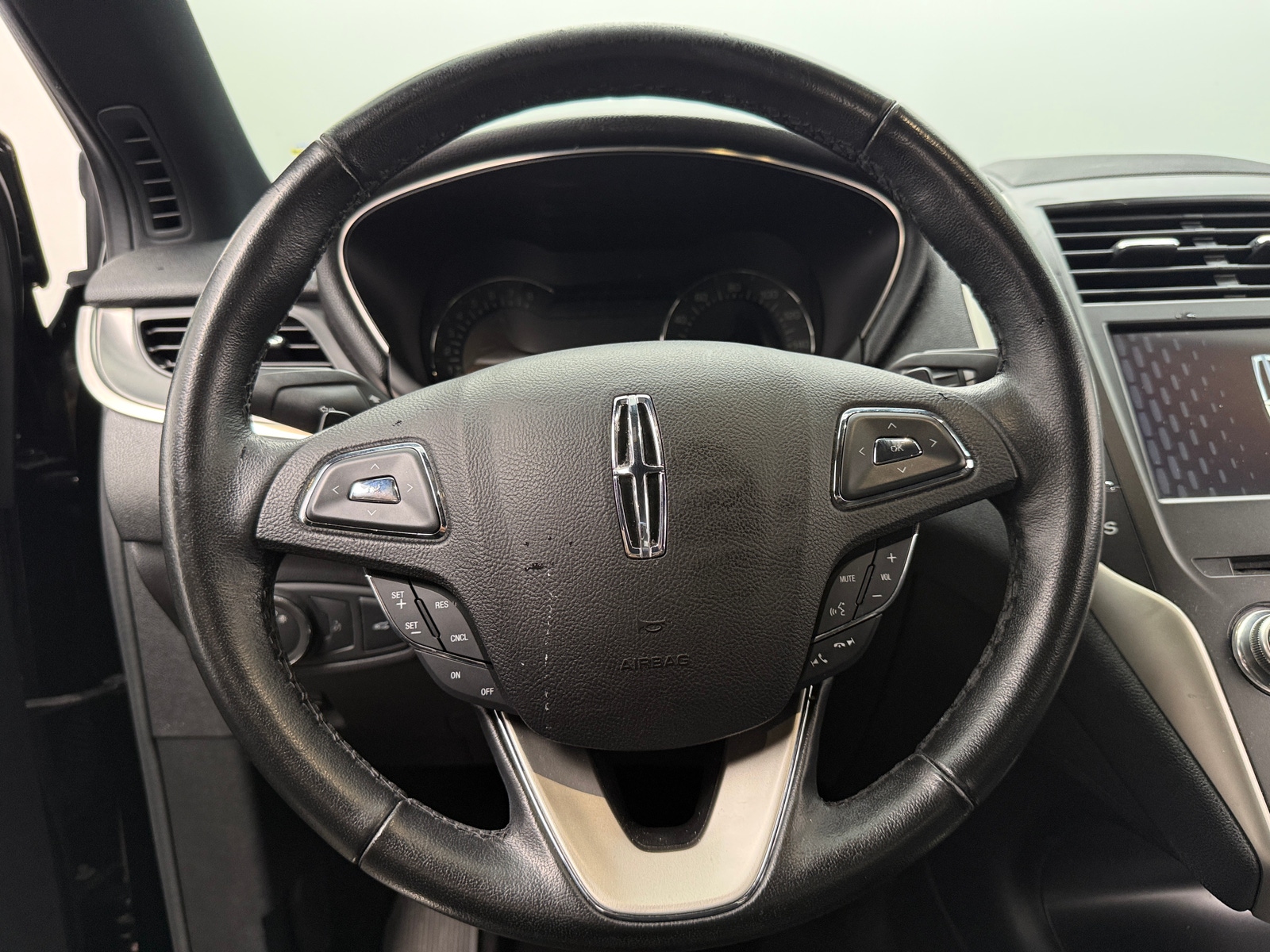Thumbnail: 2017 Lincoln MKC - 4