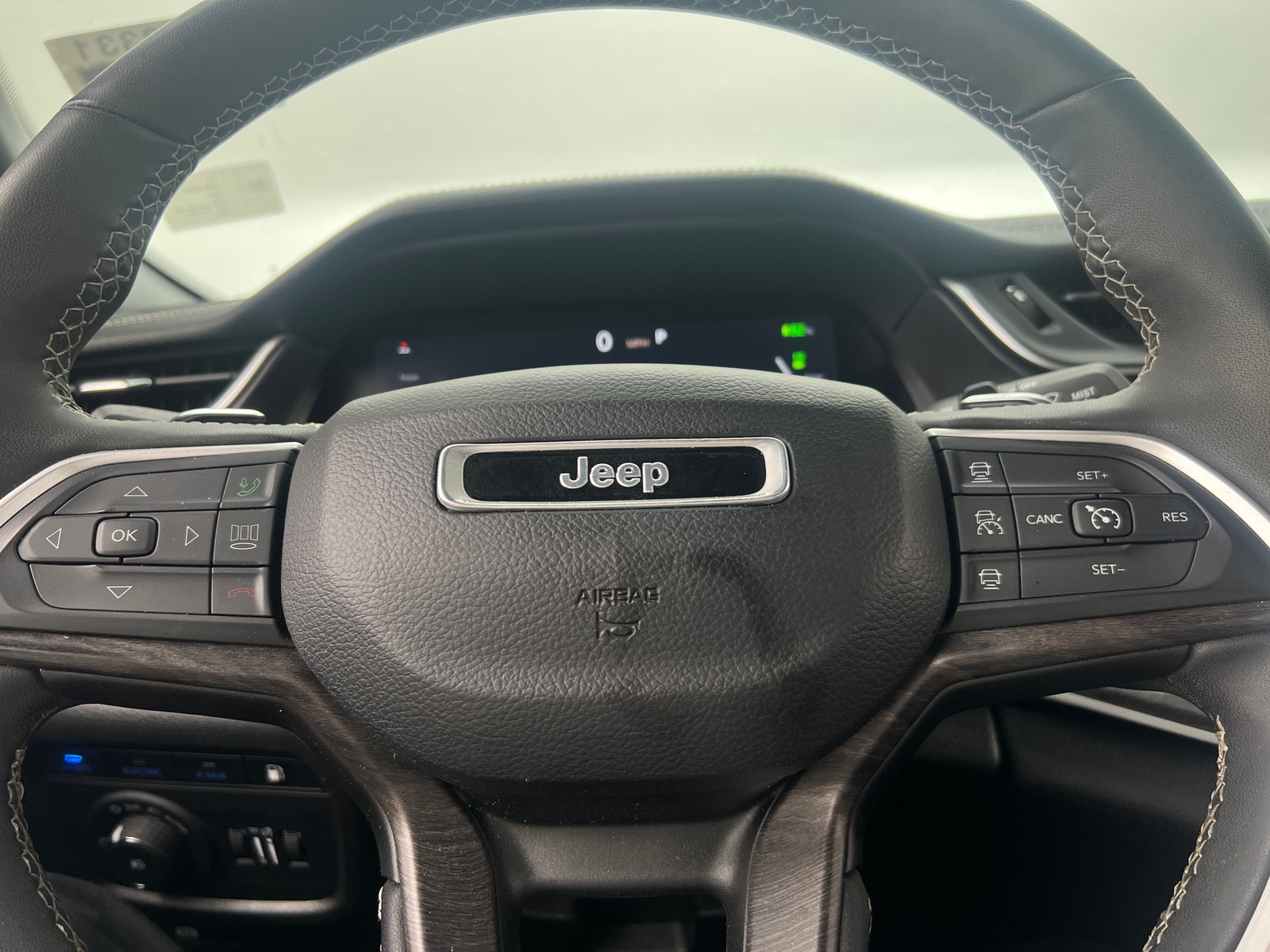 Thumbnail: 2024 Jeep Grand Cherokee - 4