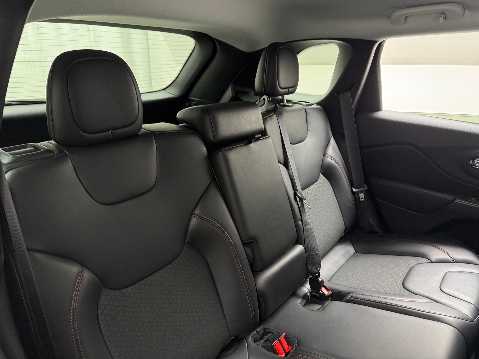 Thumbnail: 2020 Jeep Cherokee - 6