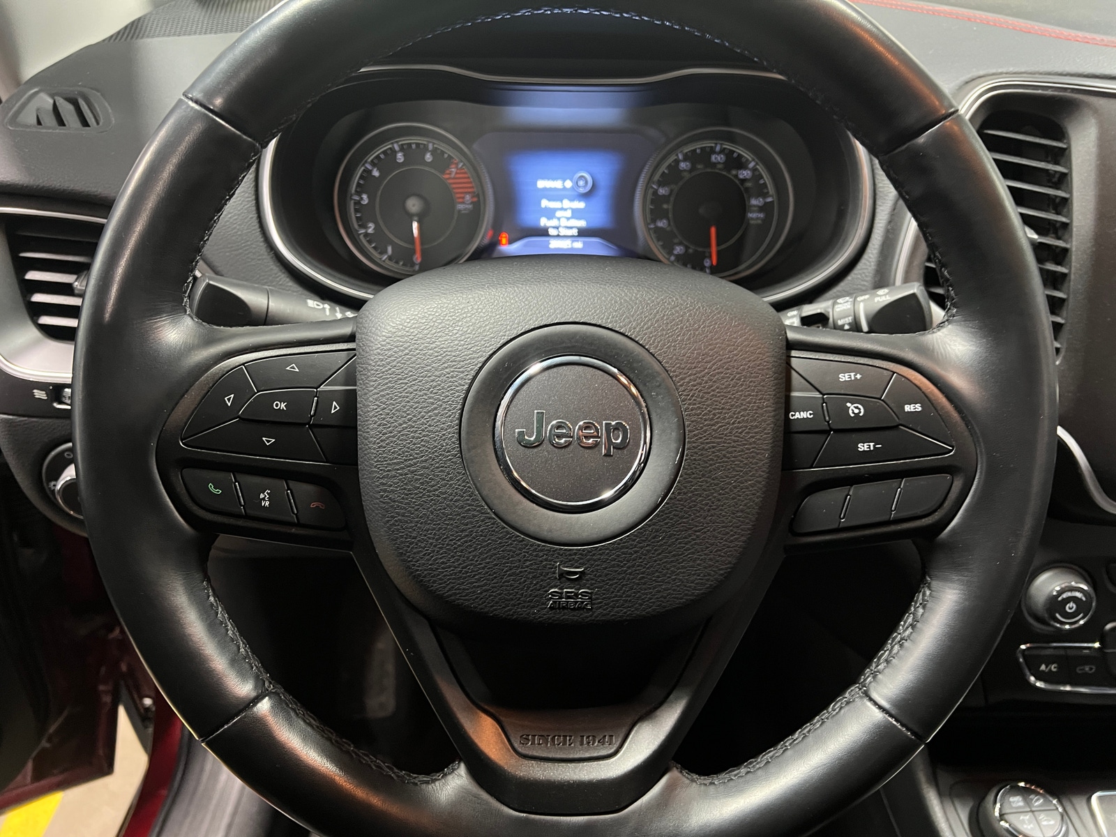 Thumbnail: 2020 Jeep Cherokee - 5