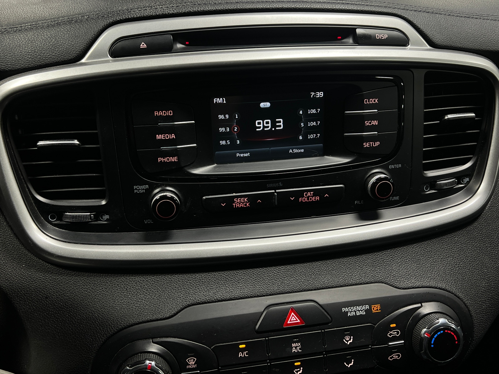 Thumbnail: 2016 Kia Sorento - 4