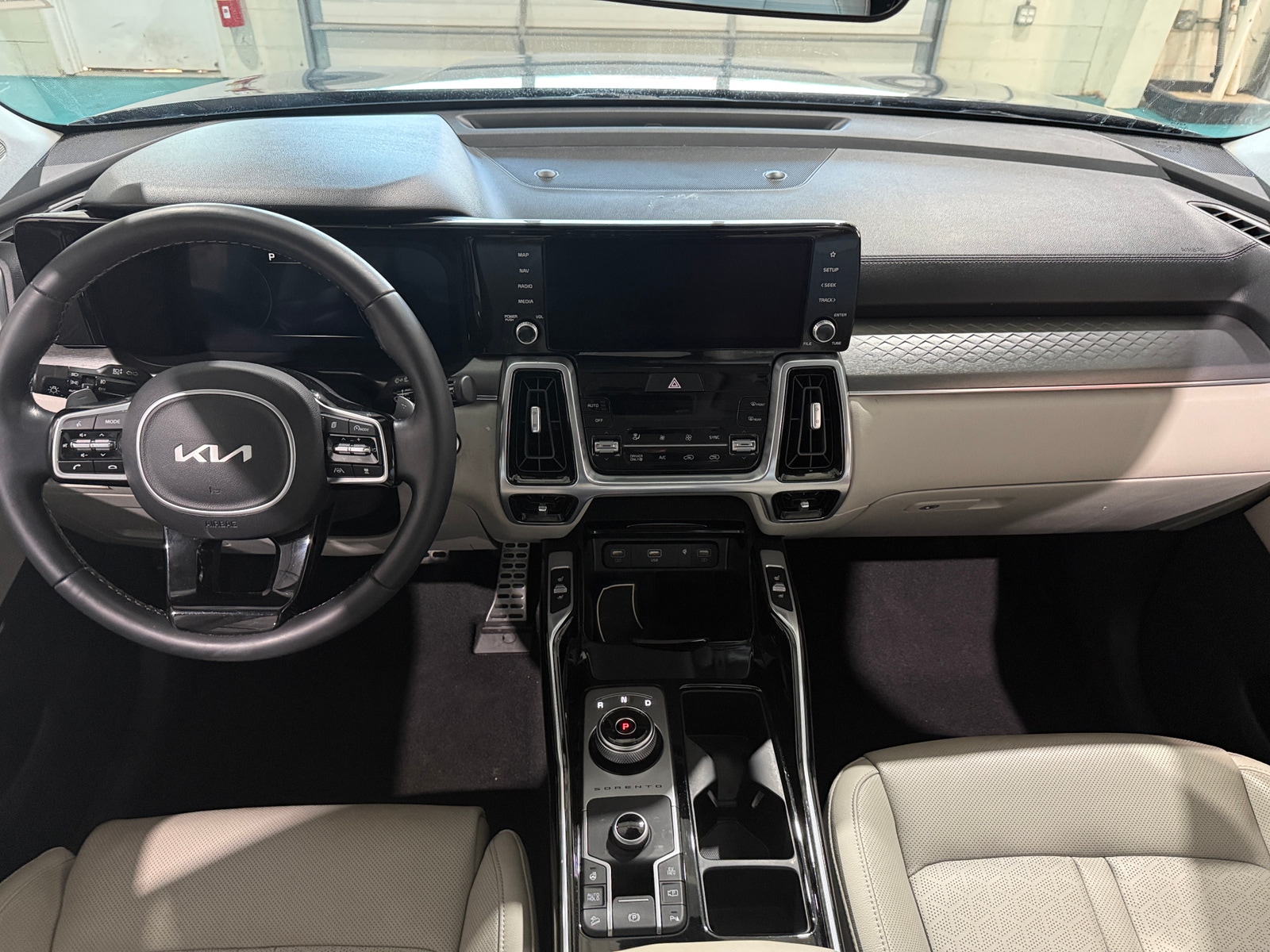 Thumbnail: 2022 Kia Sorento - 2