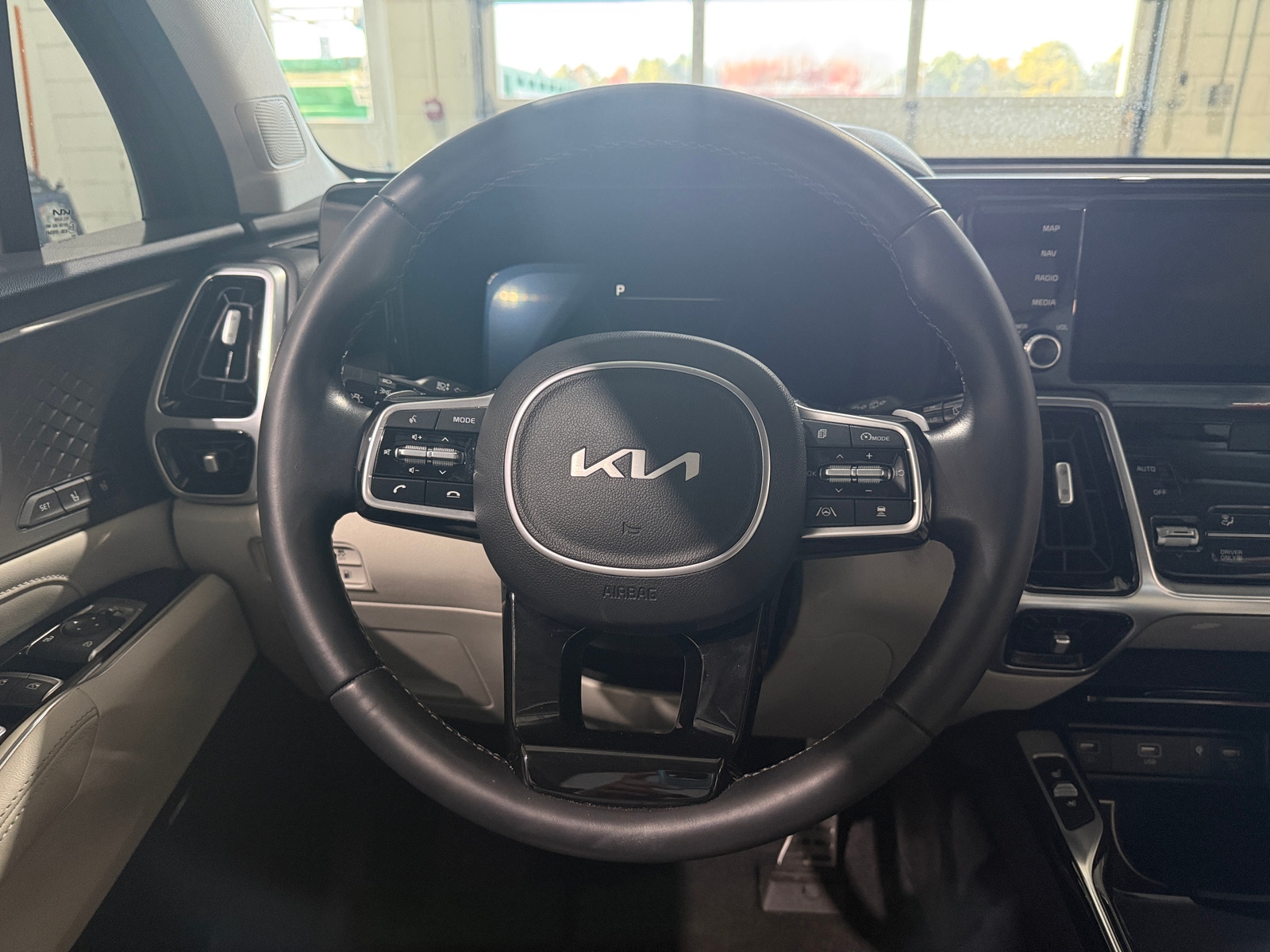 Thumbnail: 2022 Kia Sorento - 4