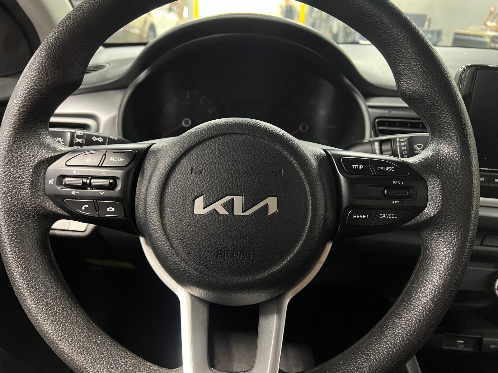 Thumbnail: 2023 Kia Rio - 5