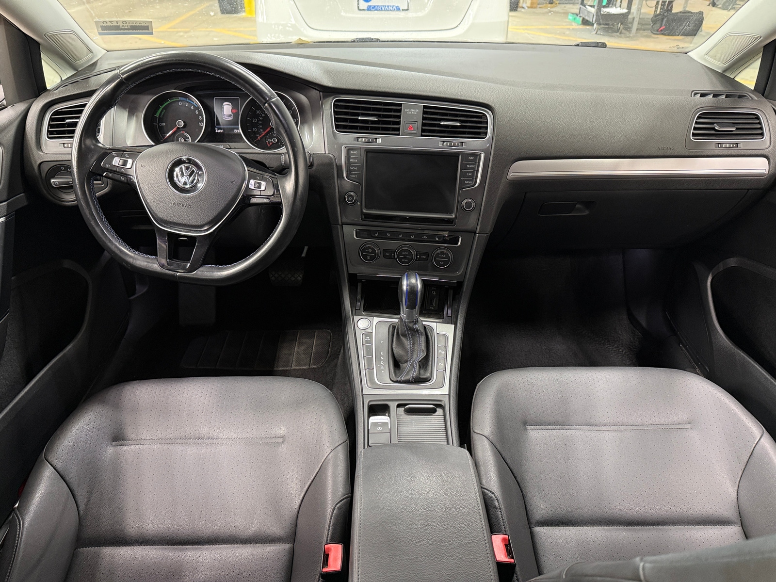 Thumbnail: 2016 Volkswagen e-Golf - 2