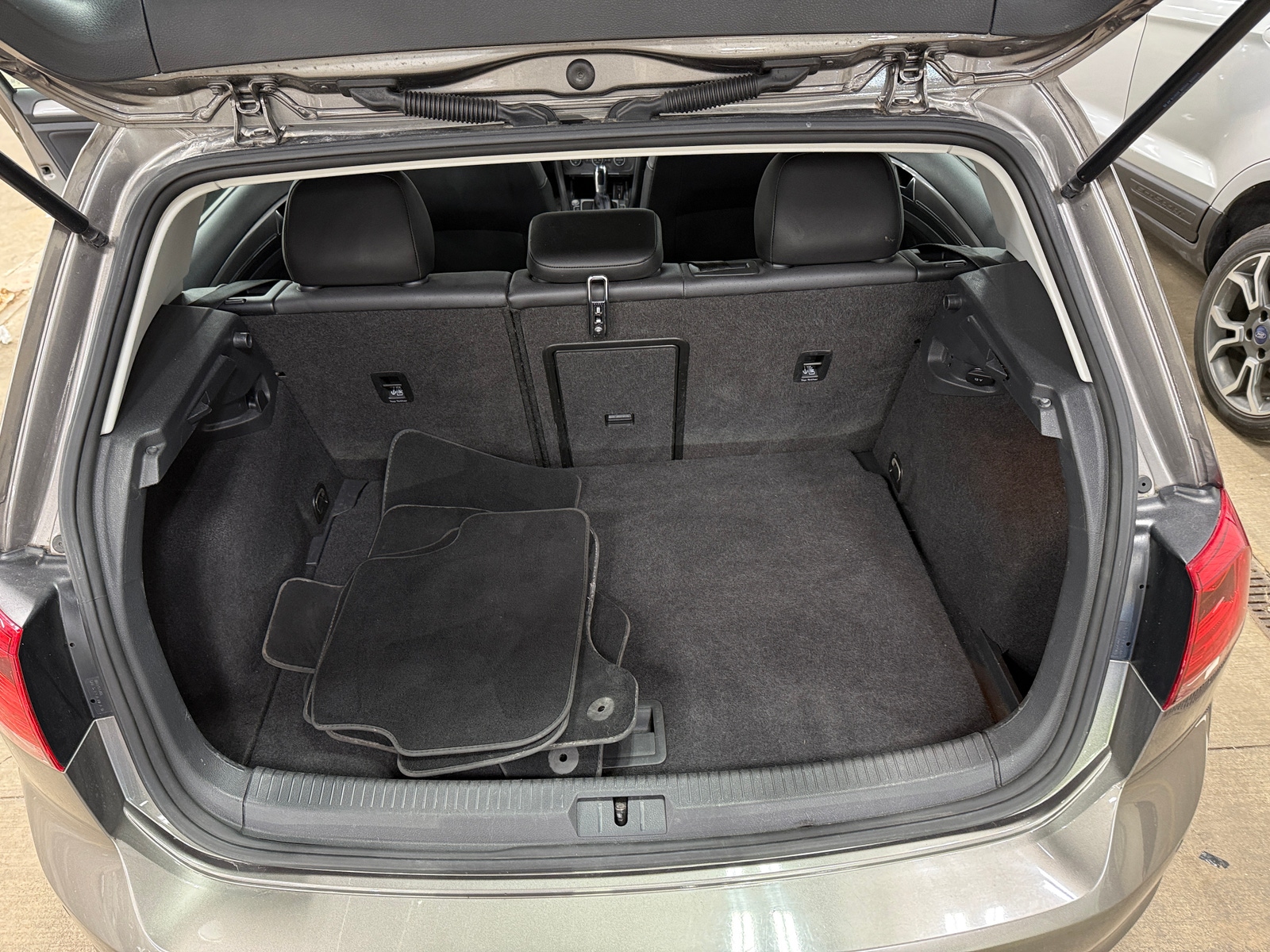Thumbnail: 2016 Volkswagen e-Golf - 6