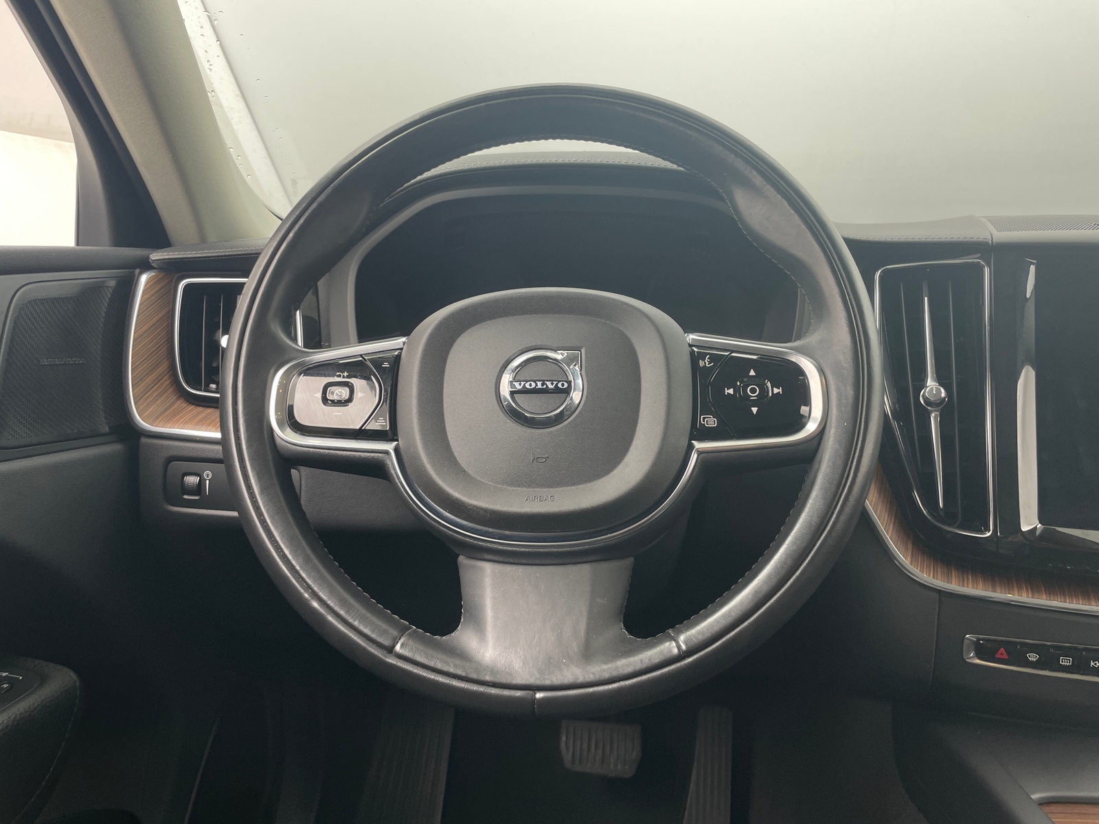 Thumbnail: 2019 Volvo XC60 - 4