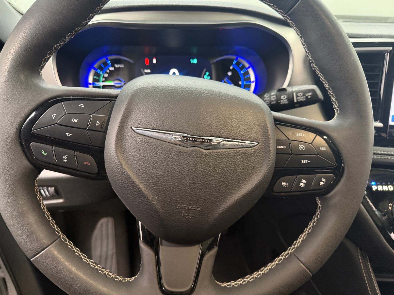 Thumbnail: 2023 Chrysler Pacifica - 4