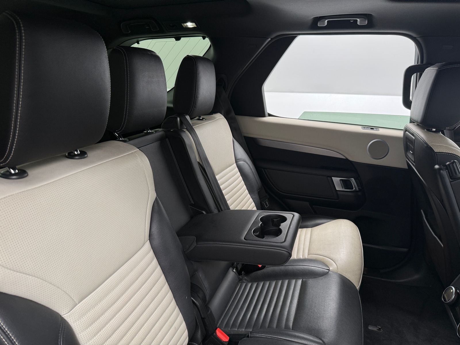 Thumbnail: 2021 Land Rover Discovery - 5