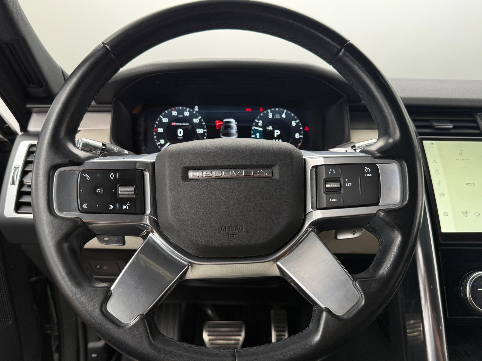 Thumbnail: 2021 Land Rover Discovery - 4