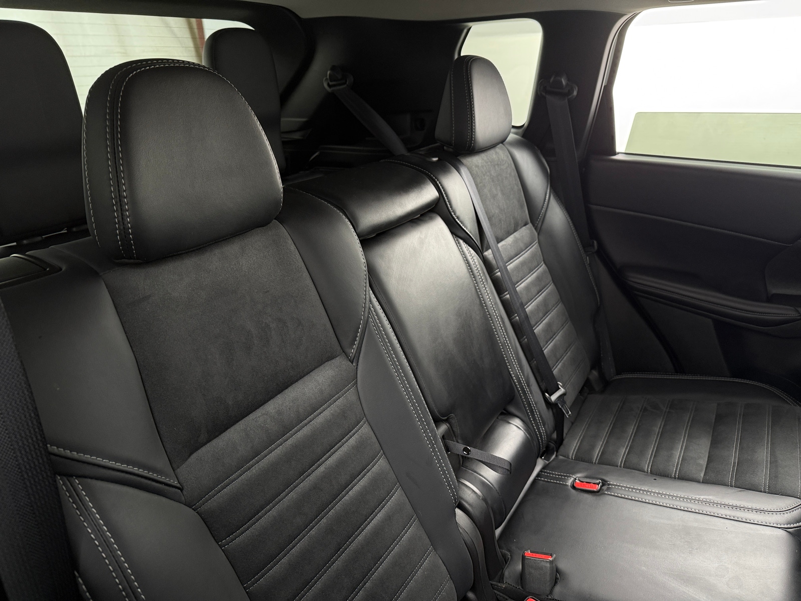 Thumbnail: 2024 Mitsubishi Outlander - 5