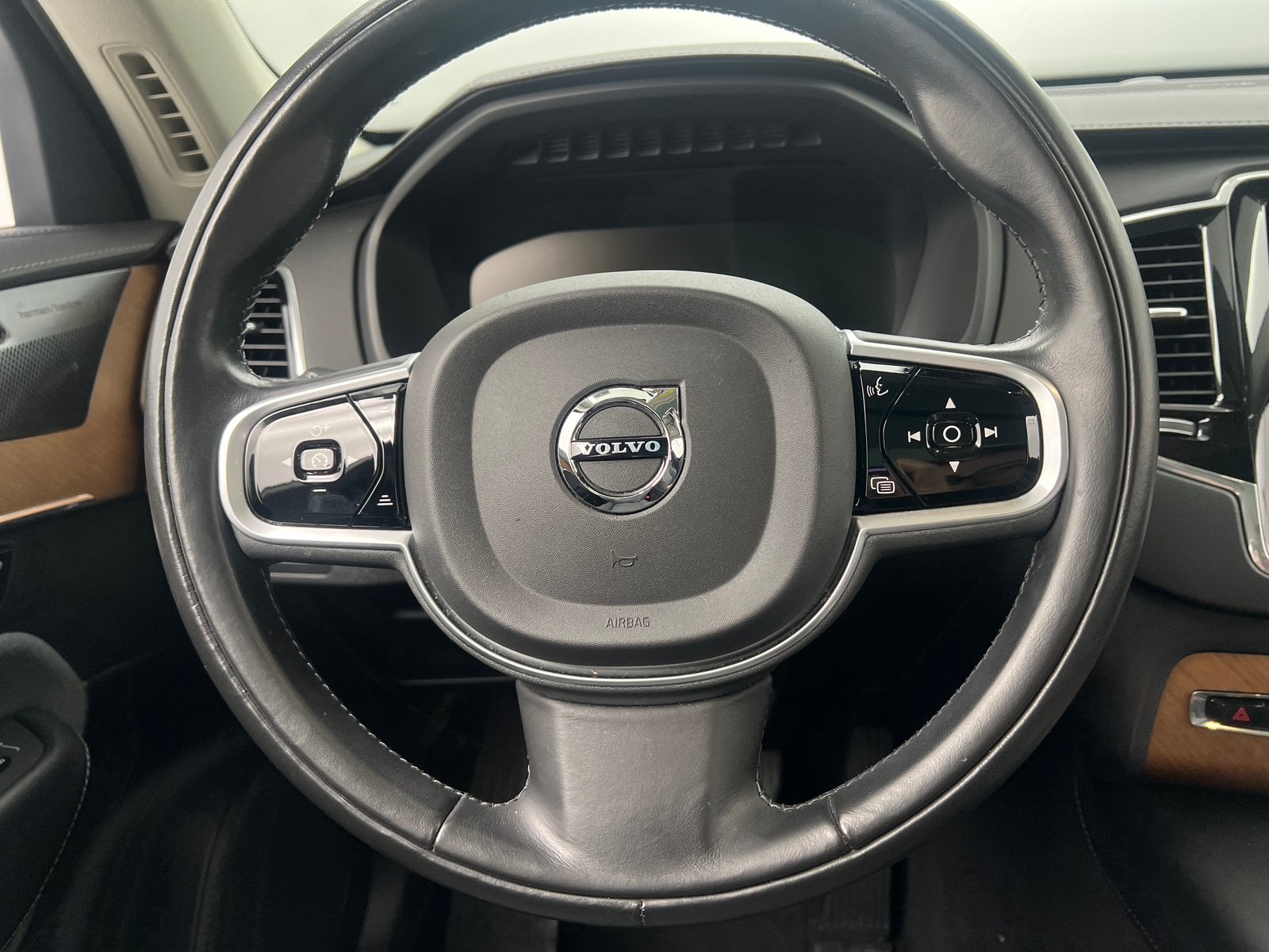 Thumbnail: 2020 Volvo XC90 - 4