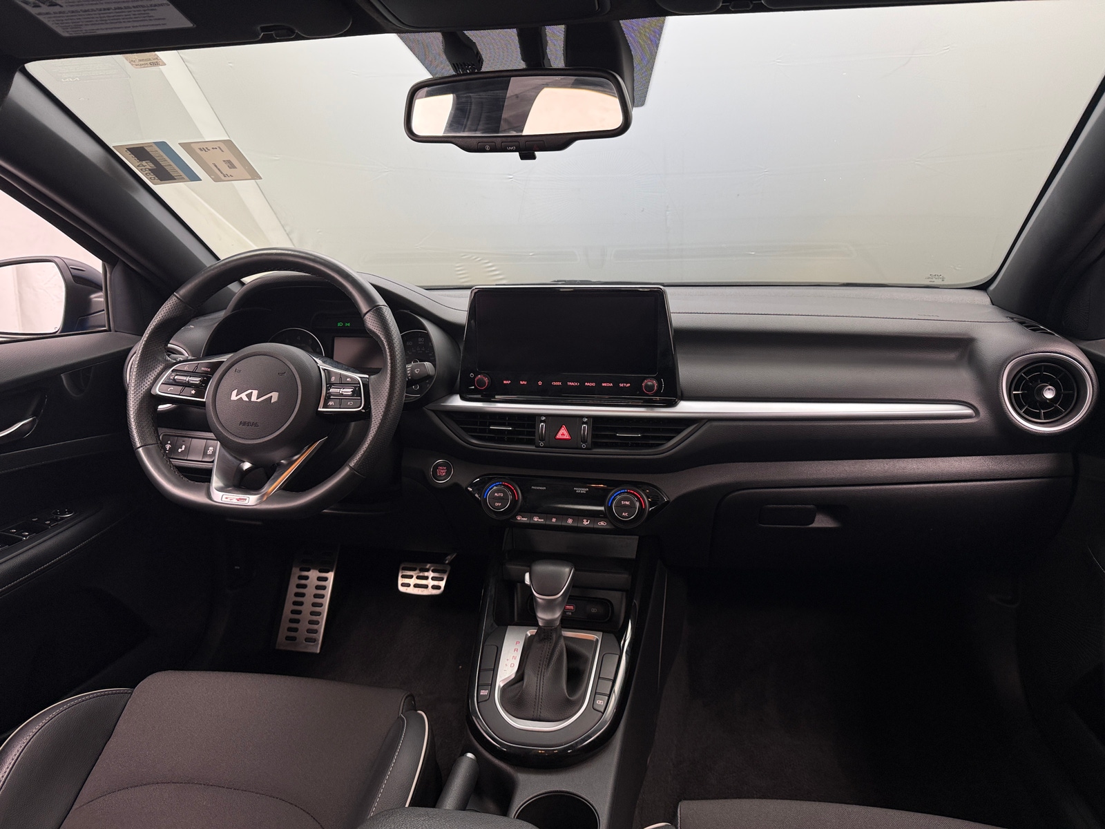 Thumbnail: 2022 Kia Forte - 3