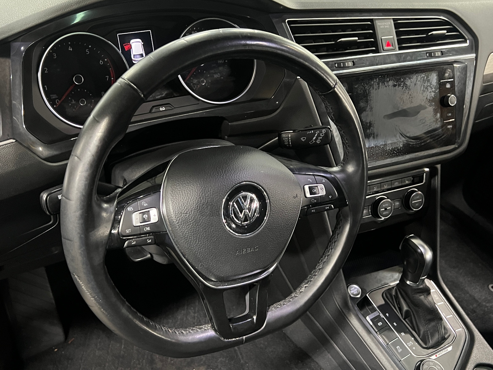 Thumbnail: 2018 Volkswagen Tiguan - 4