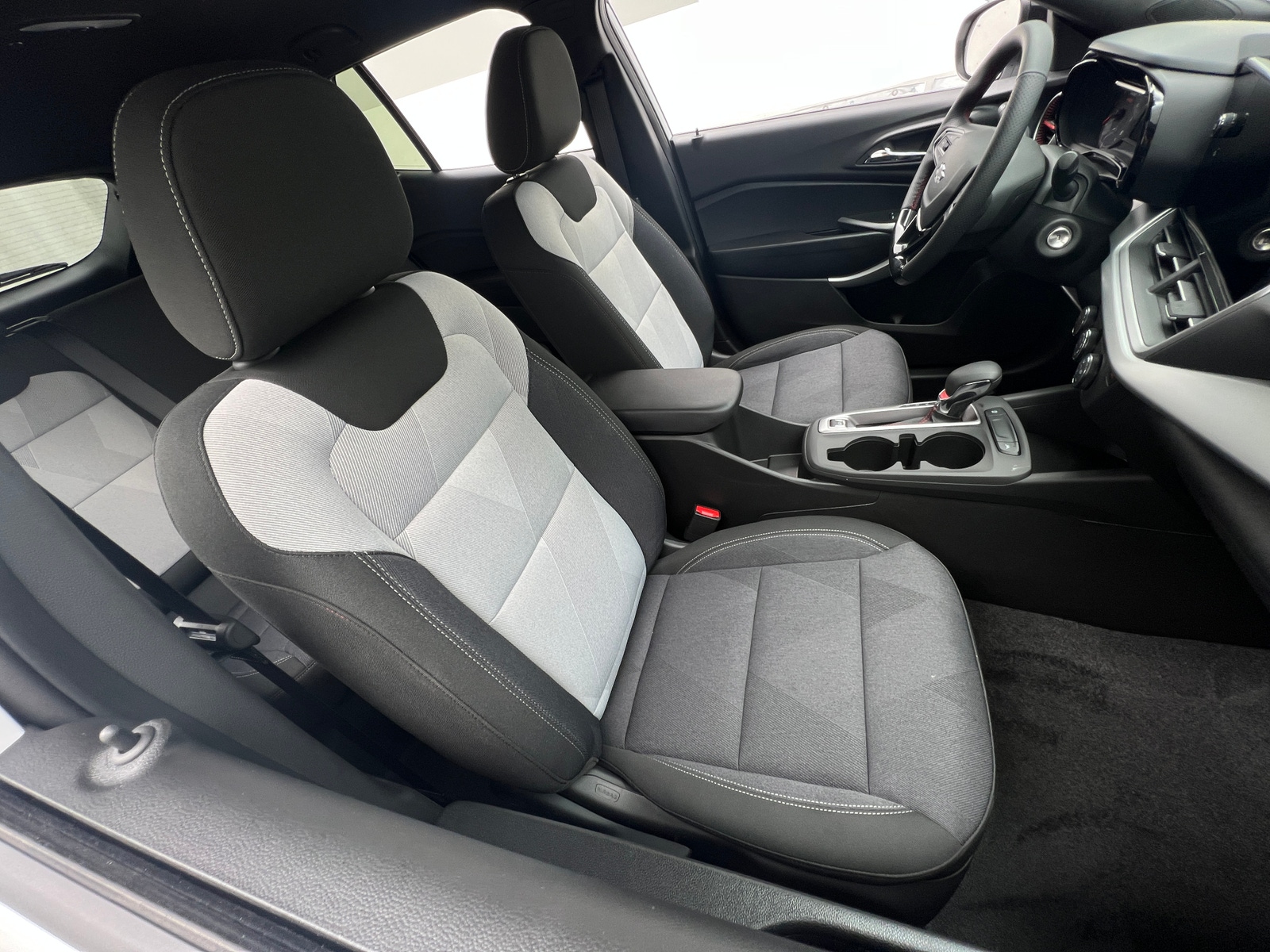 Thumbnail: 2025 Chevrolet Trax - 2