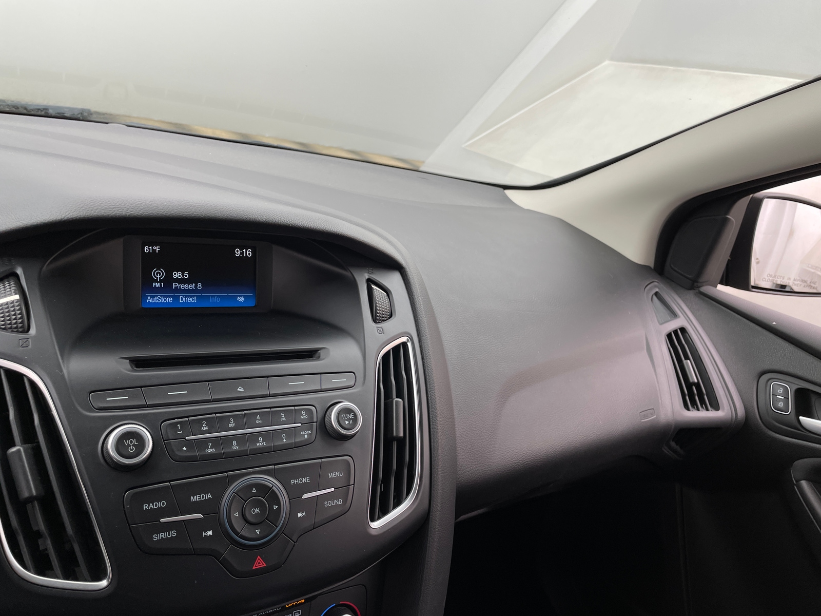 Thumbnail: 2015 Ford Focus - 3