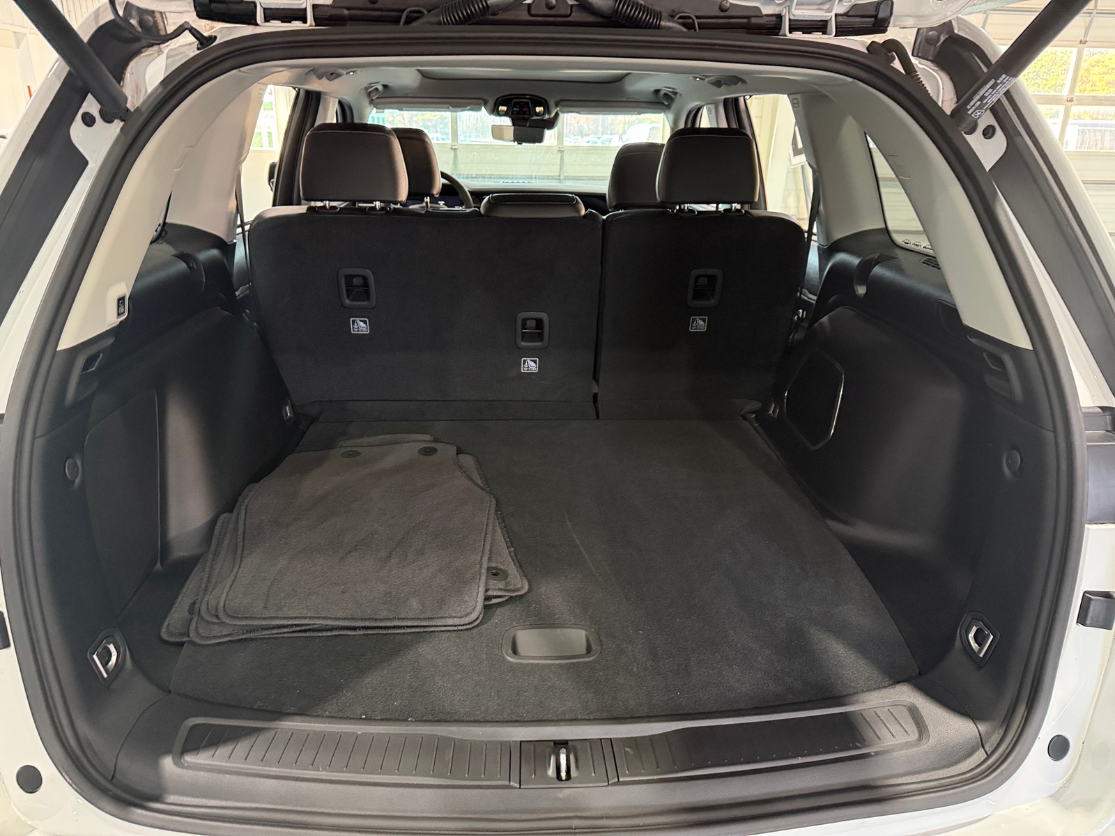 Thumbnail: 2023 Jeep Grand Cherokee - 6