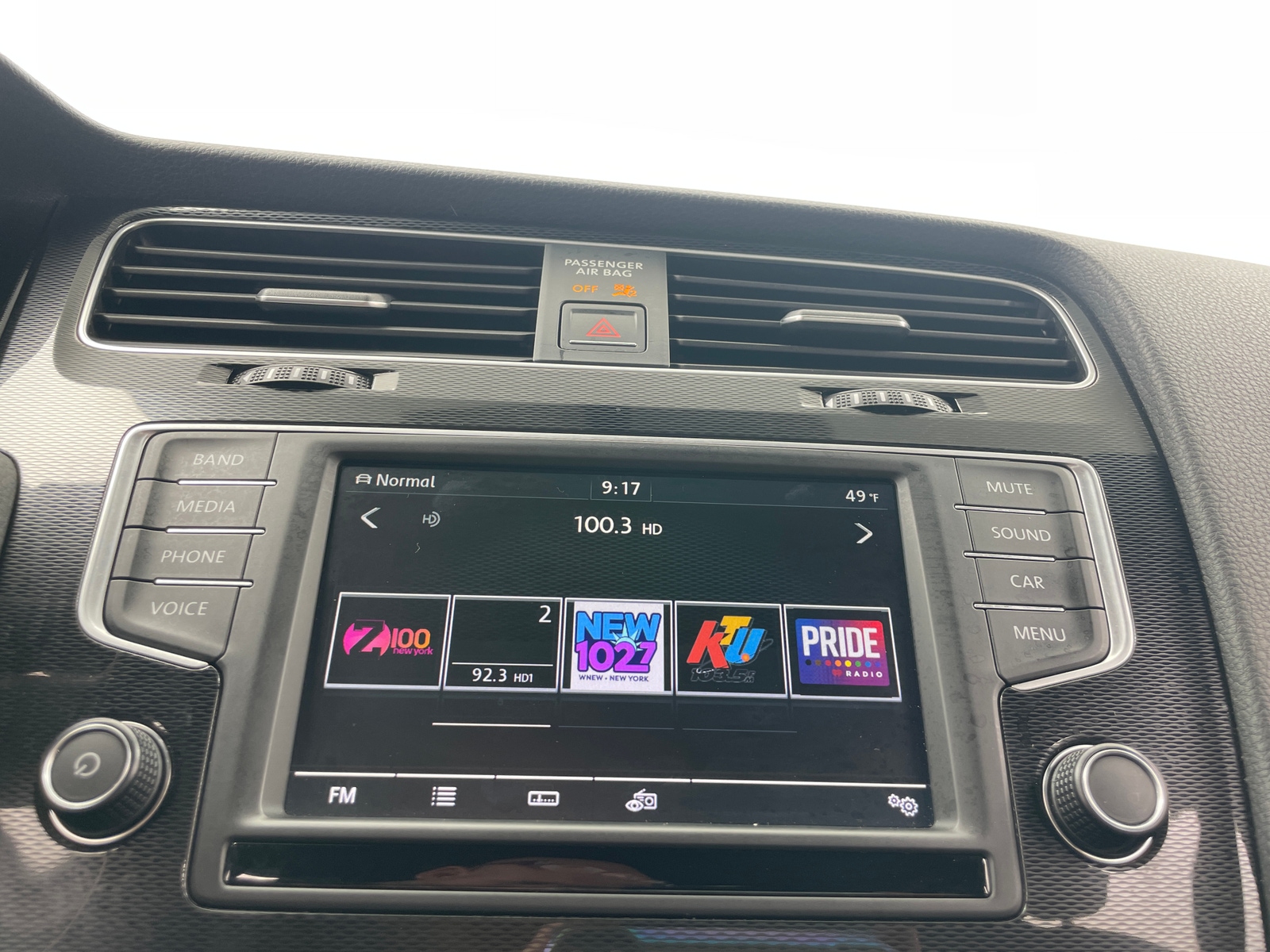 Thumbnail: 2016 Volkswagen Golf - 4