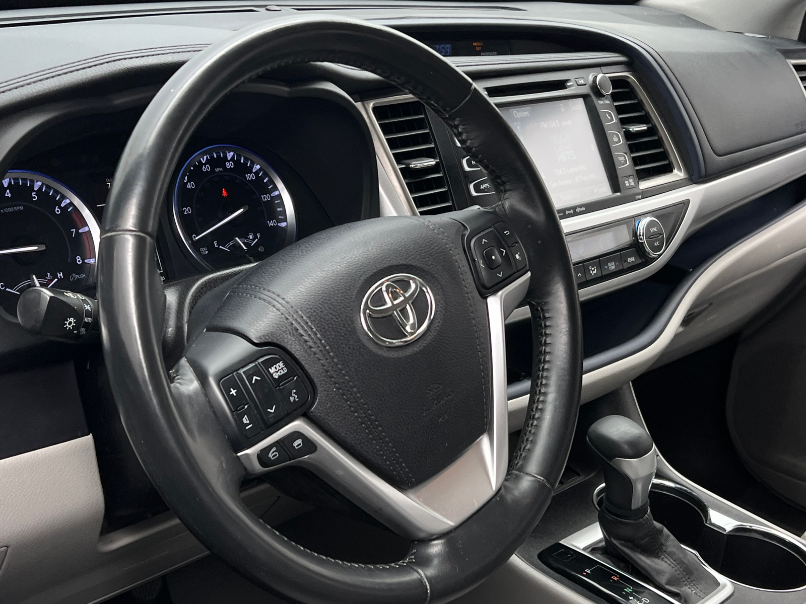 Thumbnail: 2016 Toyota Highlander - 4