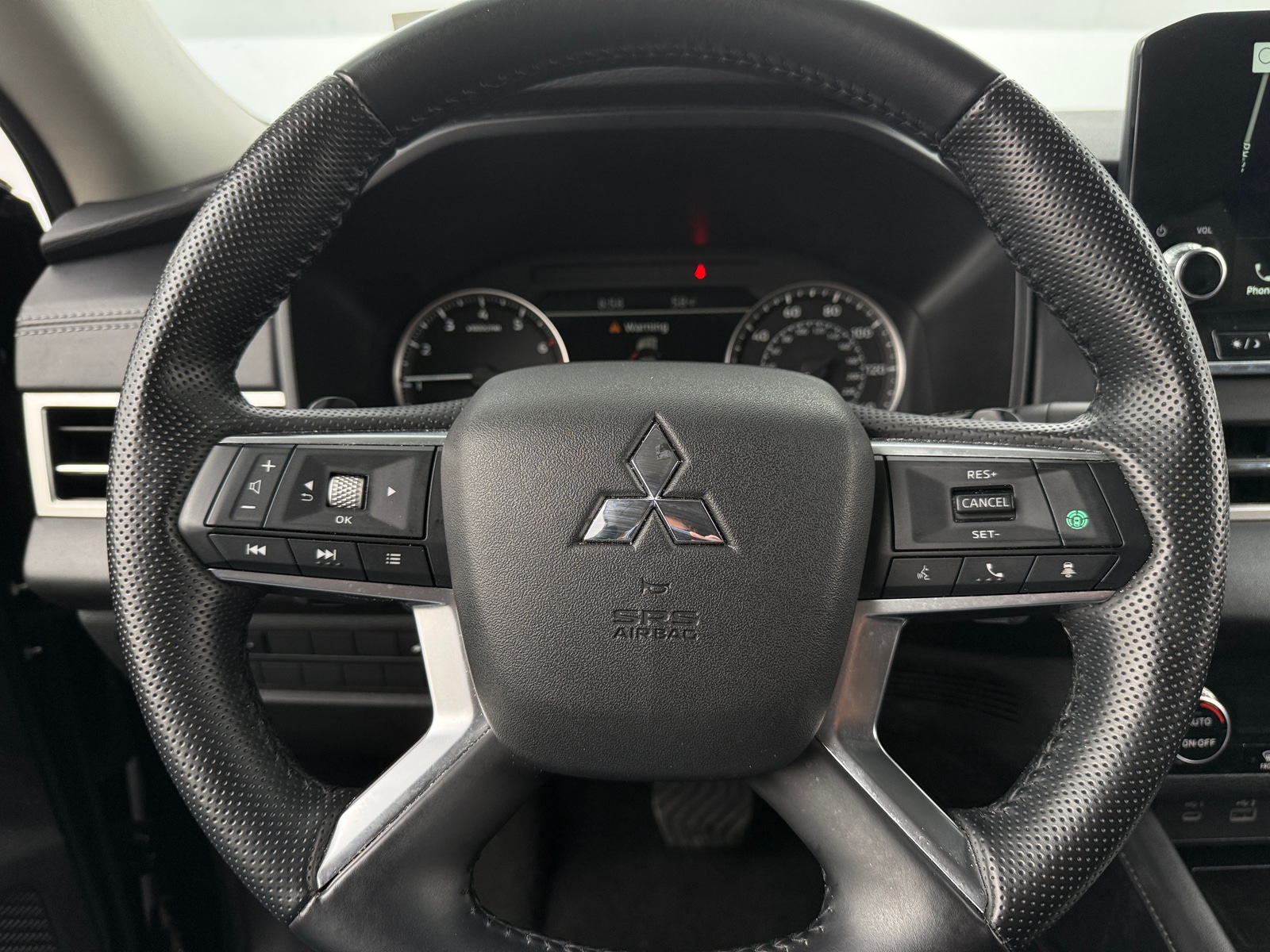 Thumbnail: 2024 Mitsubishi Outlander - 4