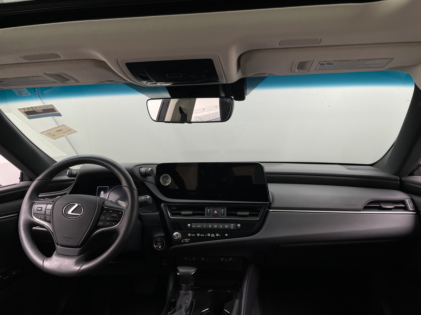 Thumbnail: 2024 Lexus ES - 2