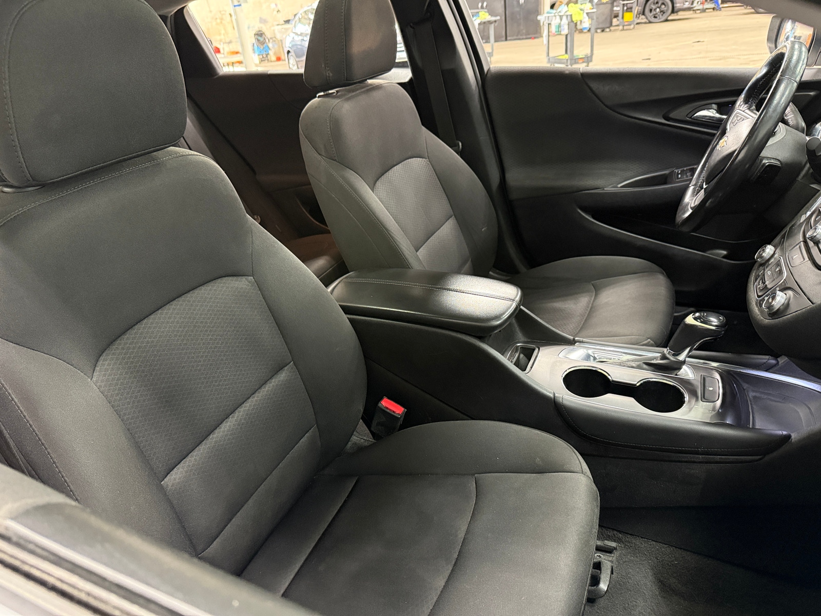 Thumbnail: 2018 Chevrolet Malibu - 2