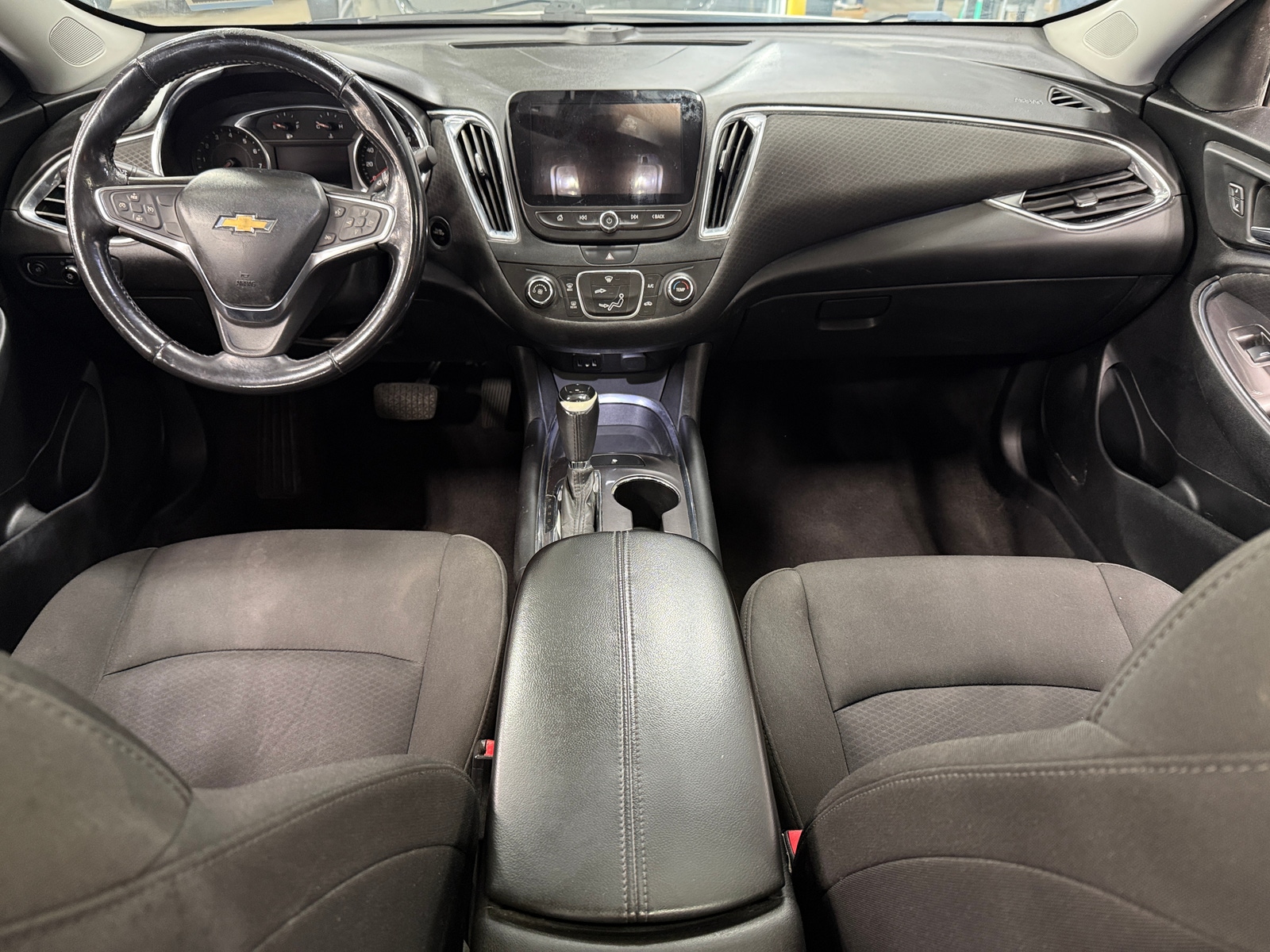 Thumbnail: 2018 Chevrolet Malibu - 3