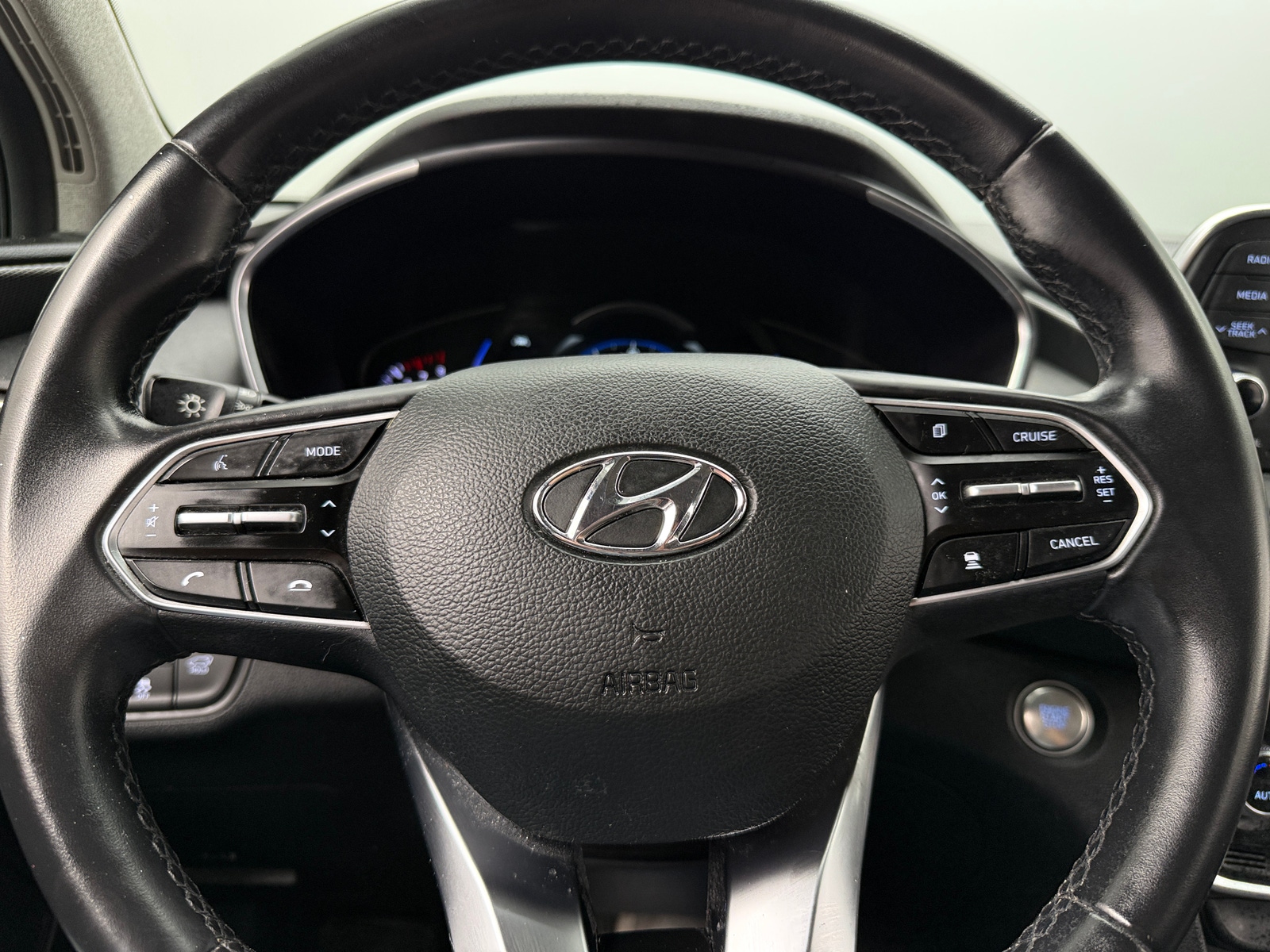 Thumbnail: 2019 Hyundai Santa Fe - 4