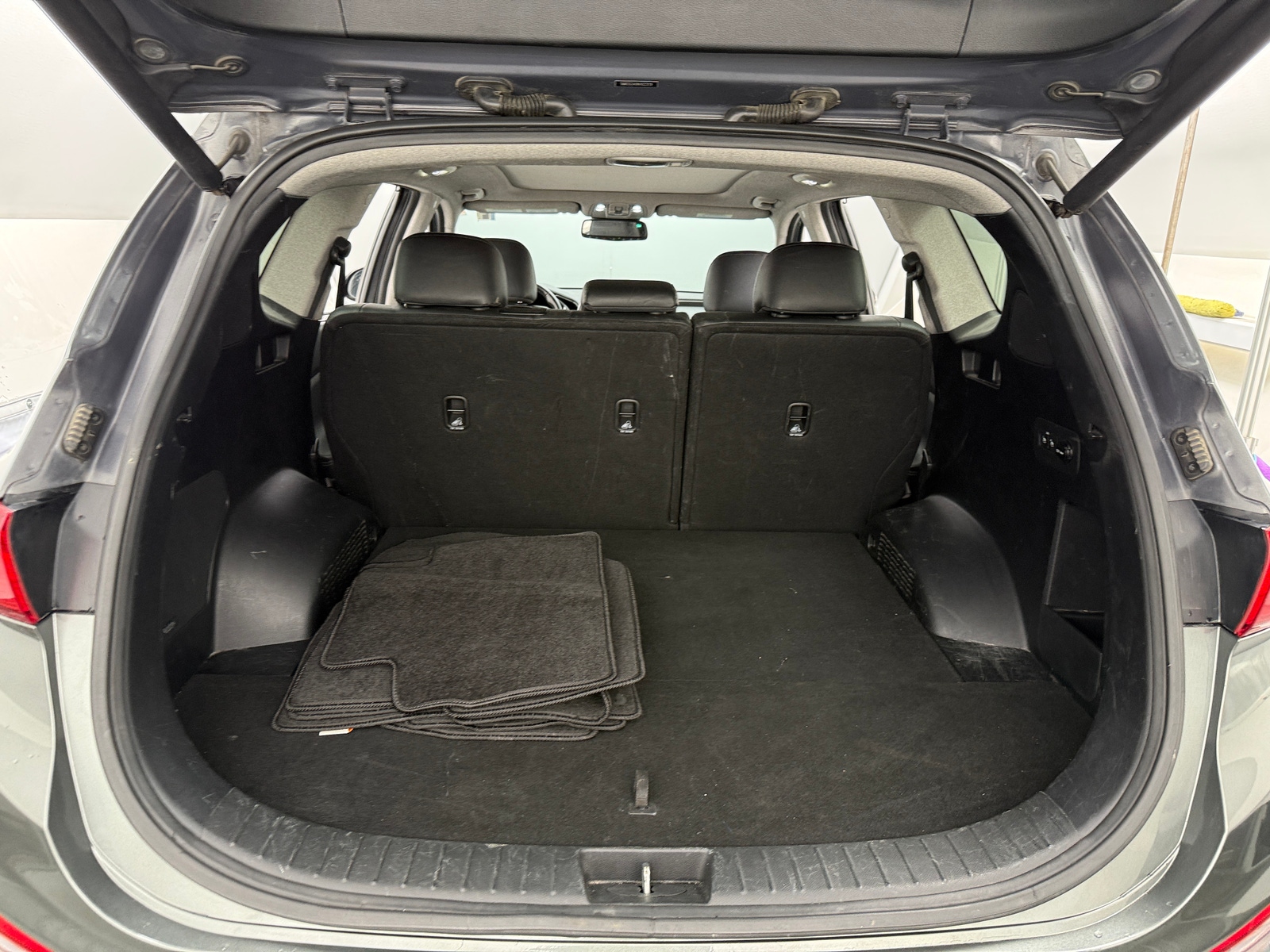 Thumbnail: 2019 Hyundai Santa Fe - 6
