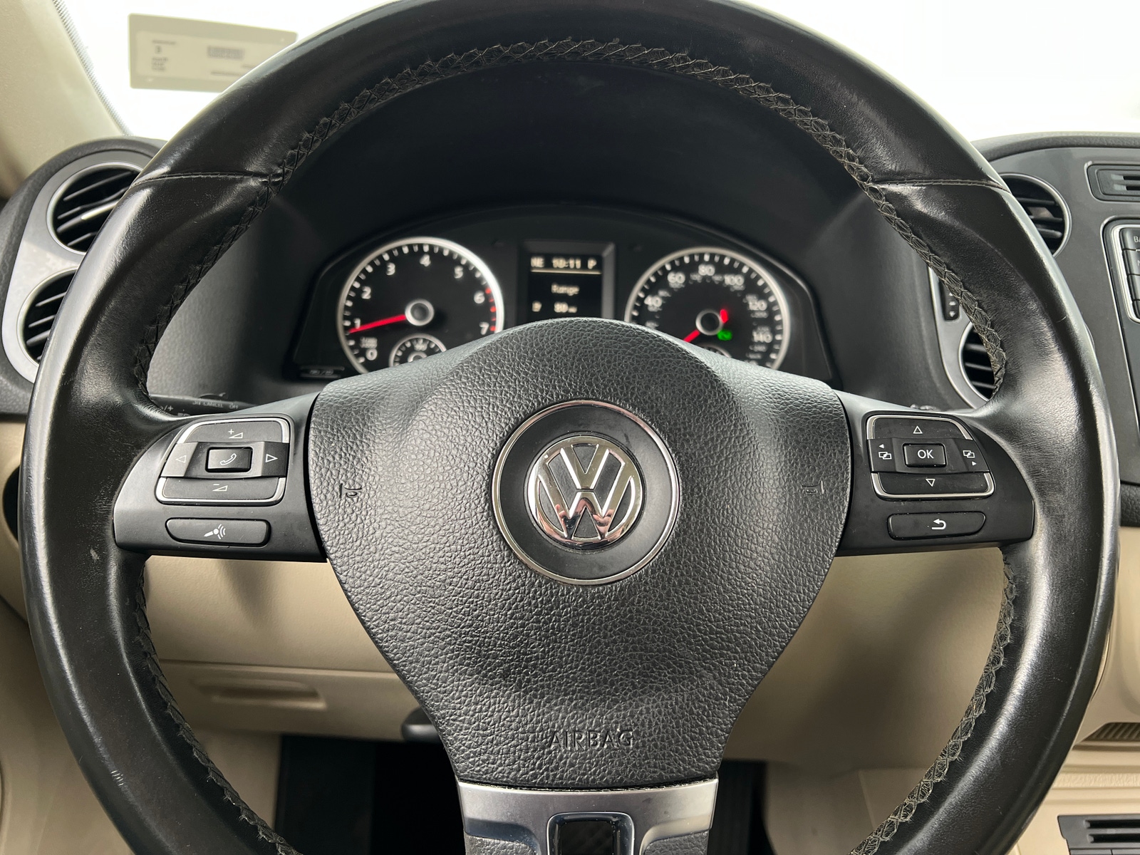Thumbnail: 2017 Volkswagen Tiguan - 4