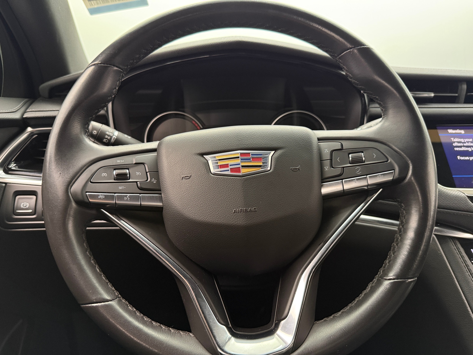 Thumbnail: 2023 Cadillac XT6 - 4