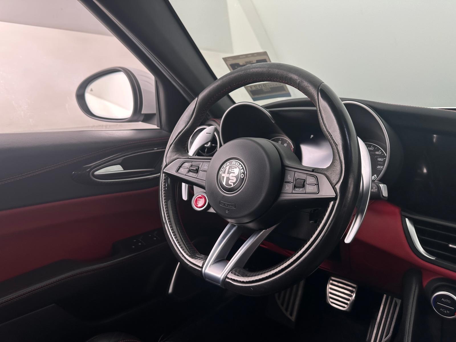 Thumbnail: 2017 Alfa Romeo Giulia - 4