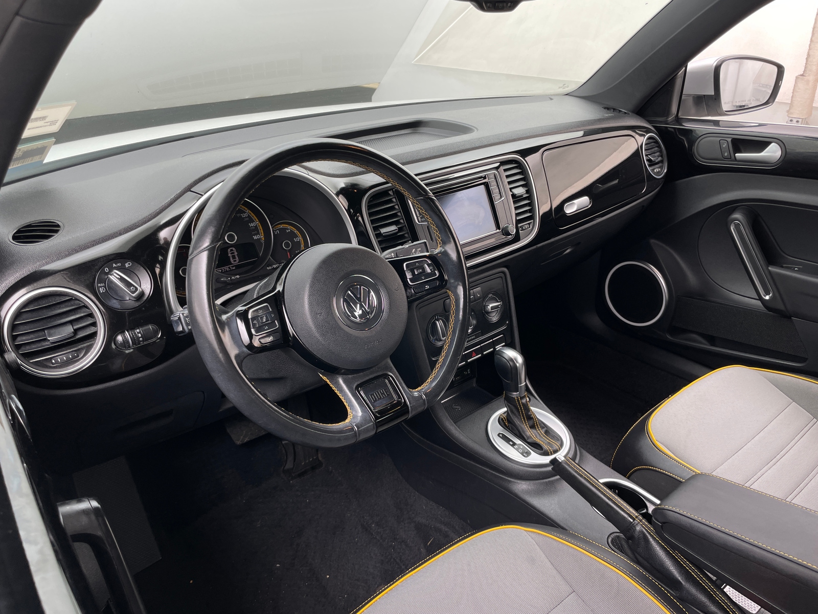 Thumbnail: 2016 Volkswagen Beetle - 3