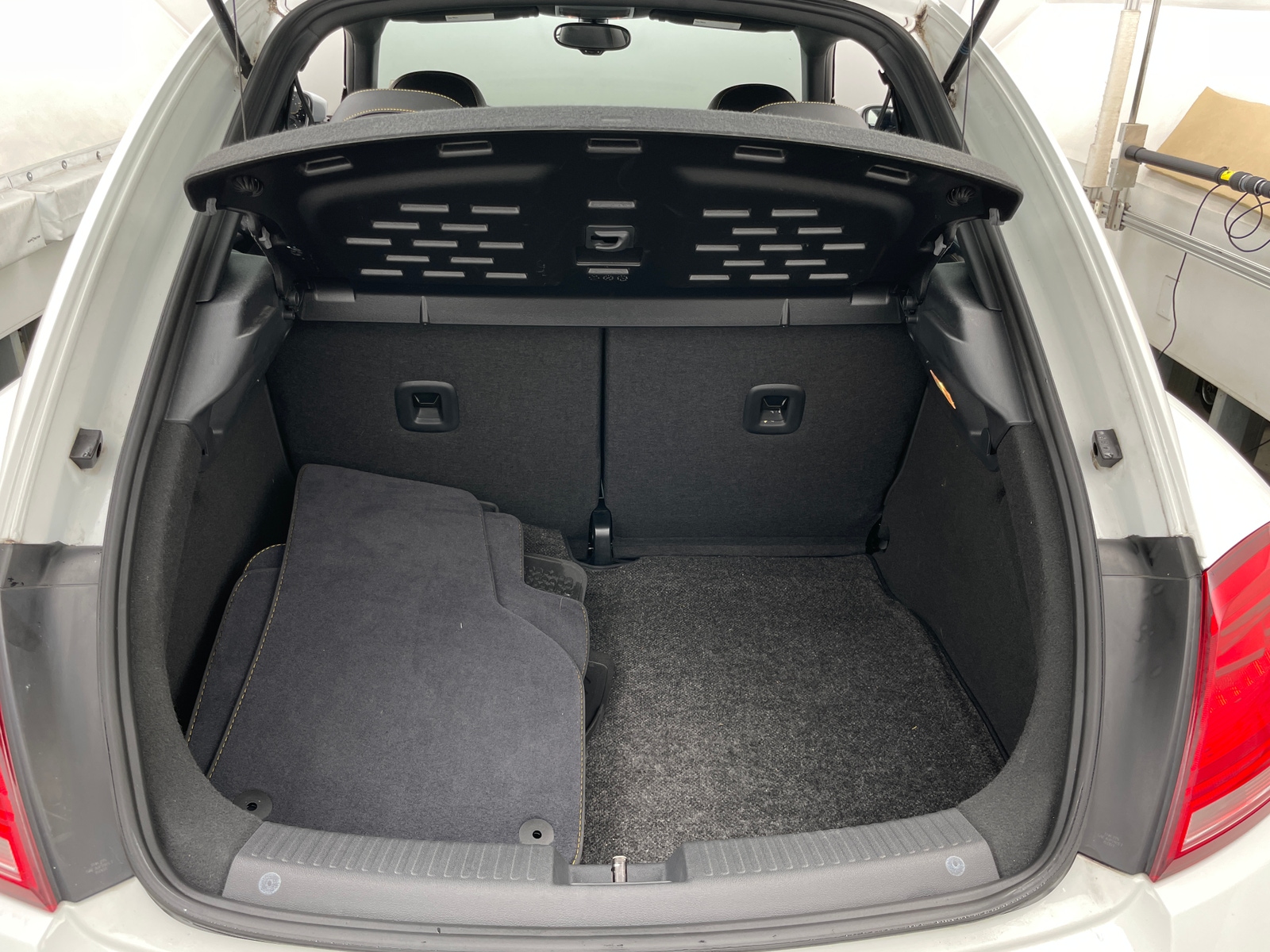 Thumbnail: 2016 Volkswagen Beetle - 7