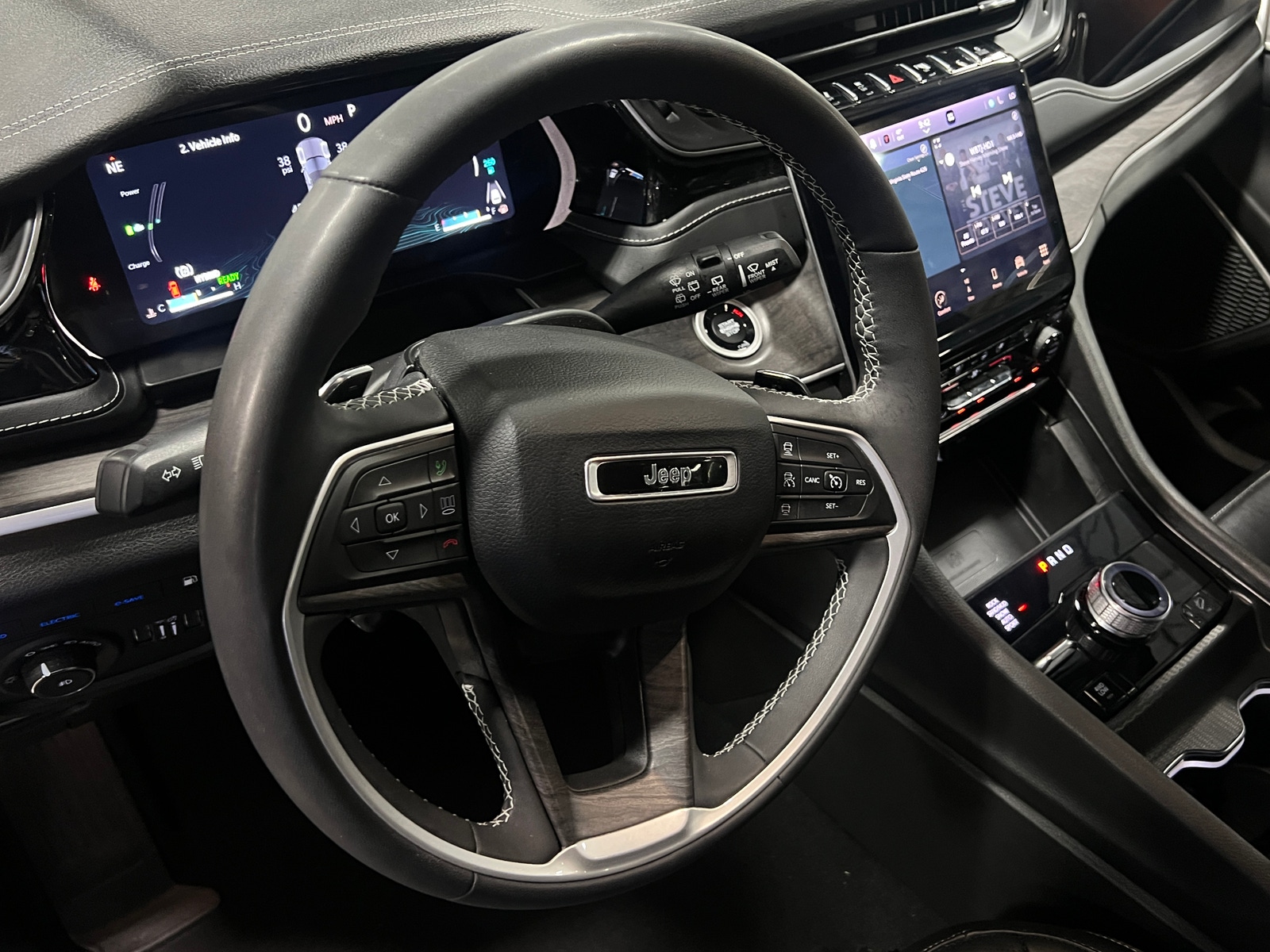 Thumbnail: 2023 Jeep Grand Cherokee - 4