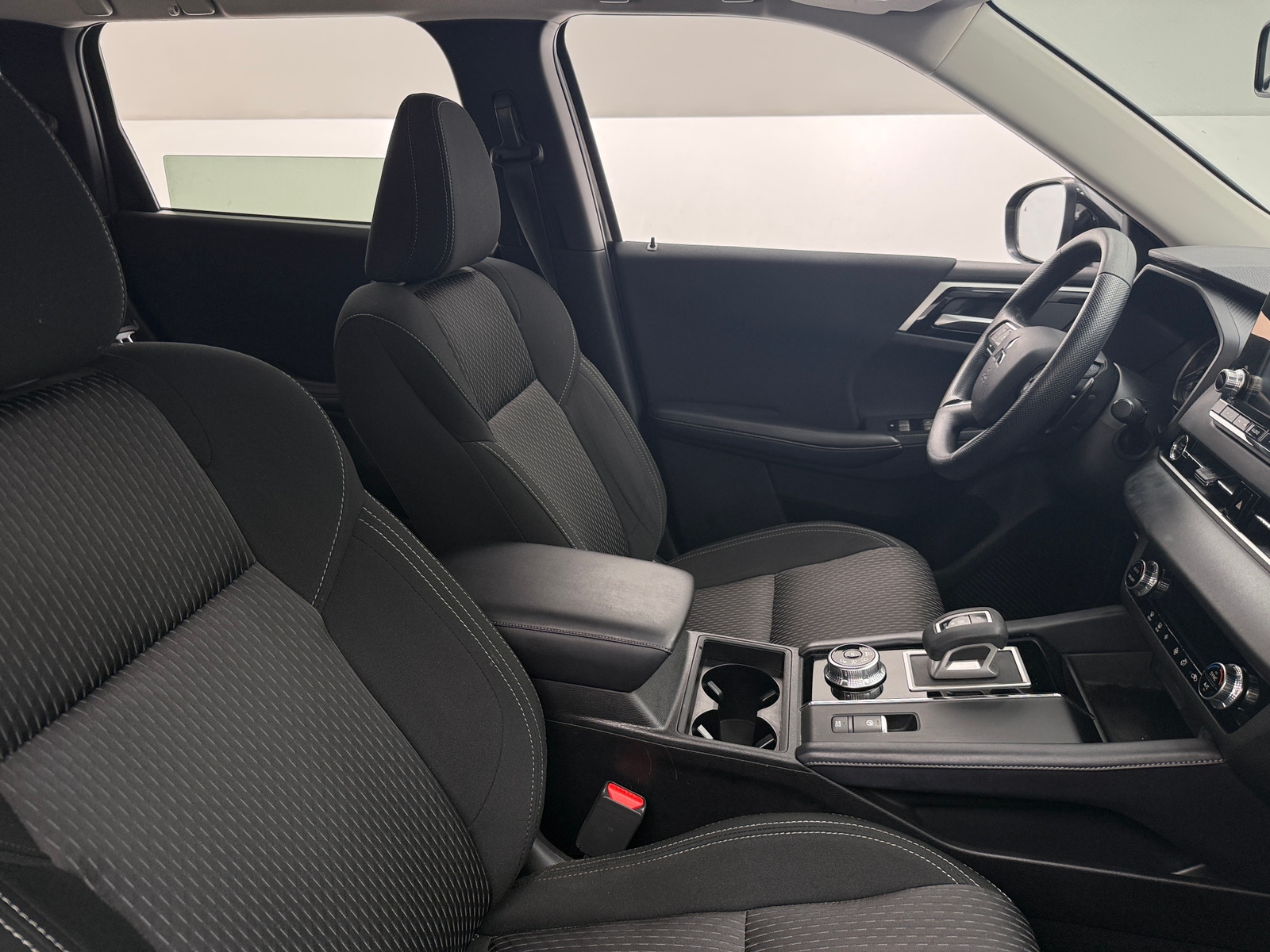 Thumbnail: 2024 Mitsubishi Outlander - 2