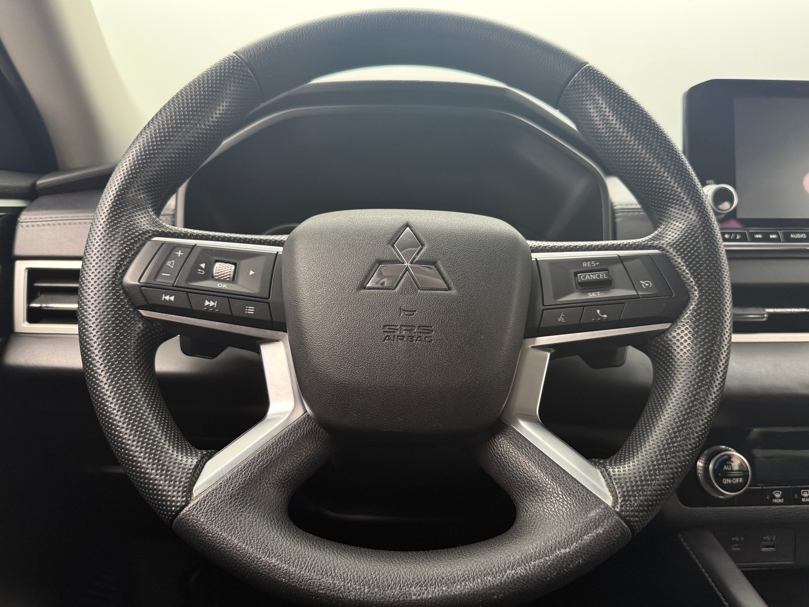 Thumbnail: 2024 Mitsubishi Outlander - 5