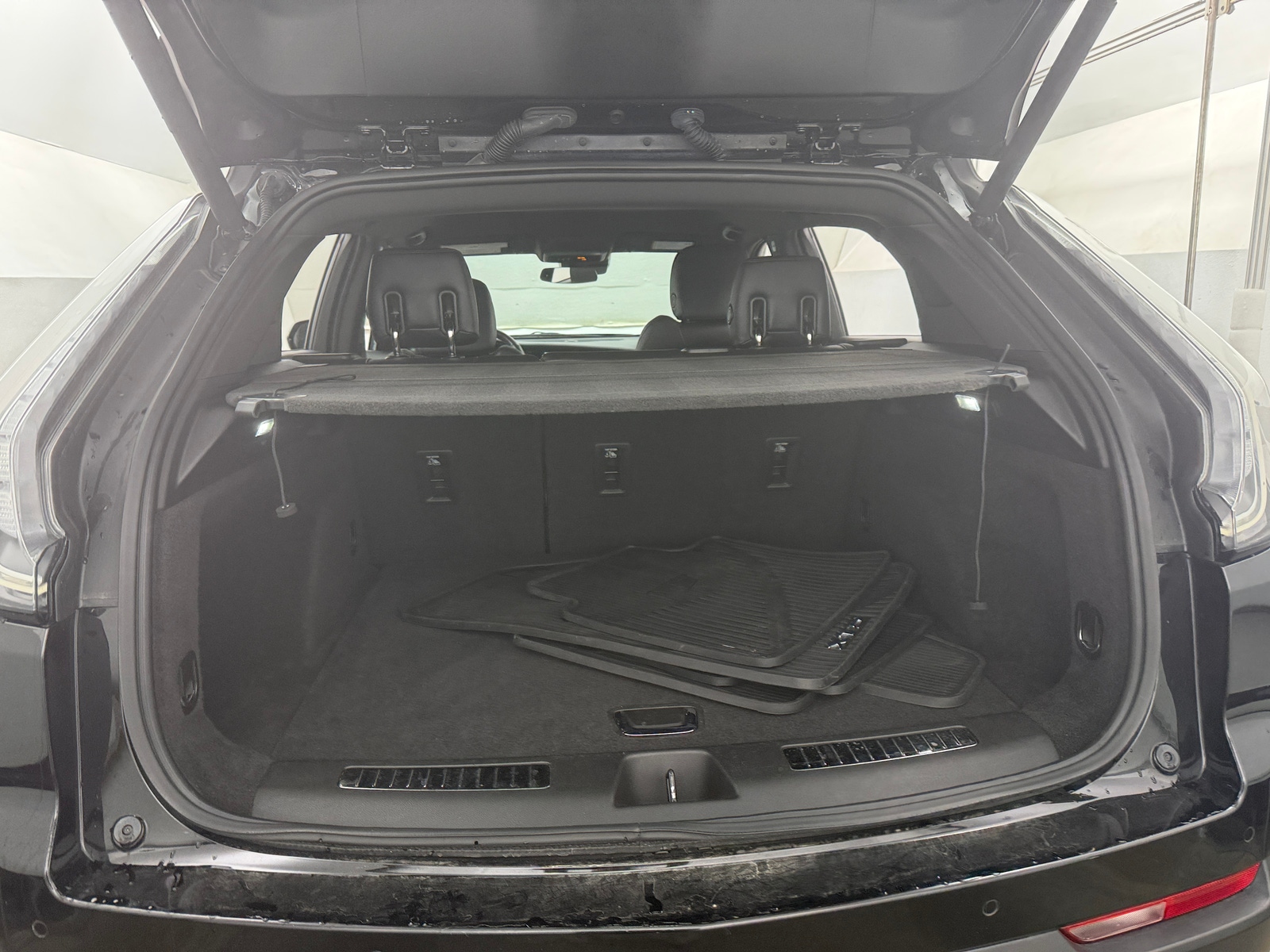 Thumbnail: 2023 Cadillac XT4 - 6