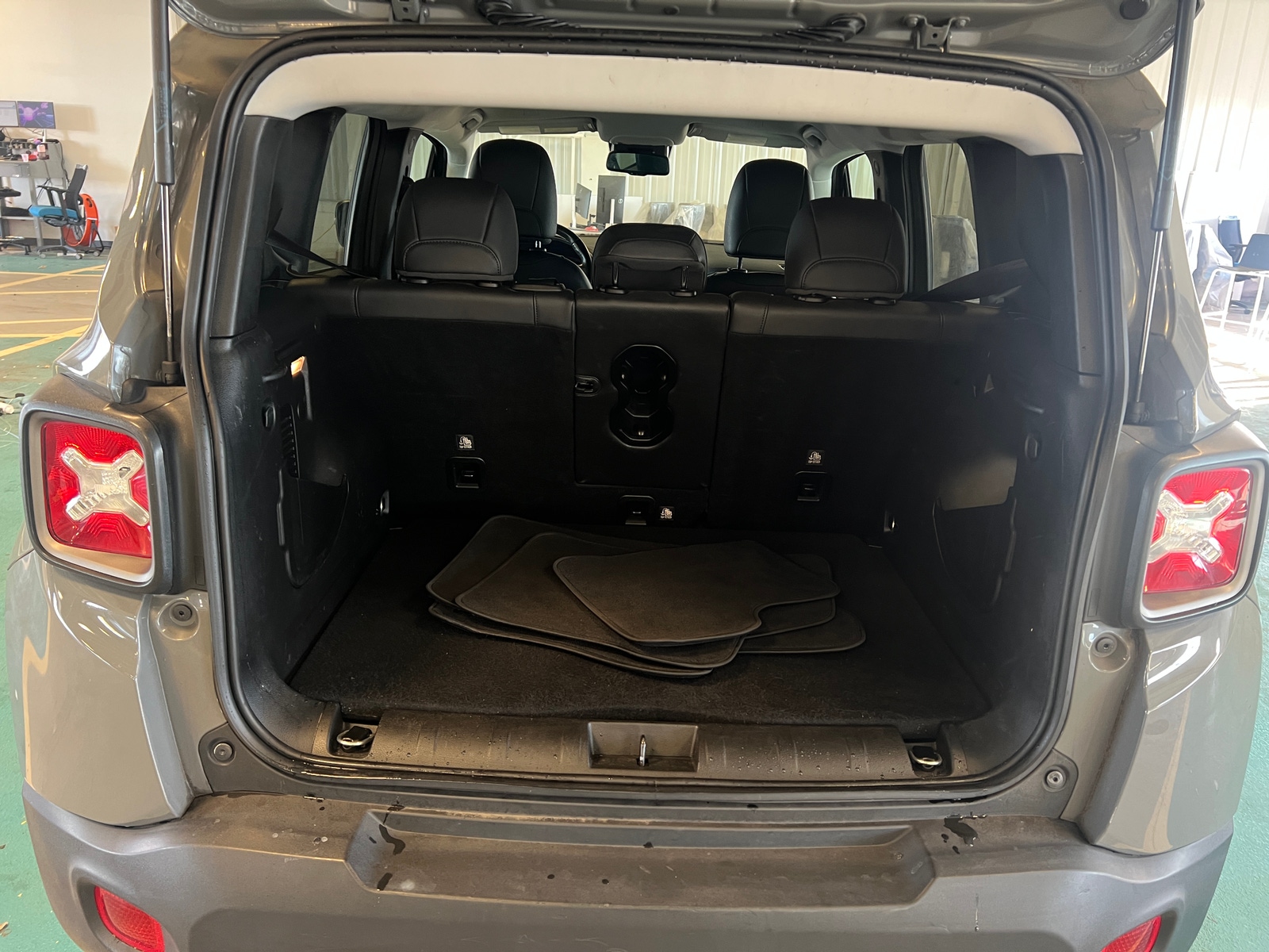 Thumbnail: 2020 Jeep Renegade - 6