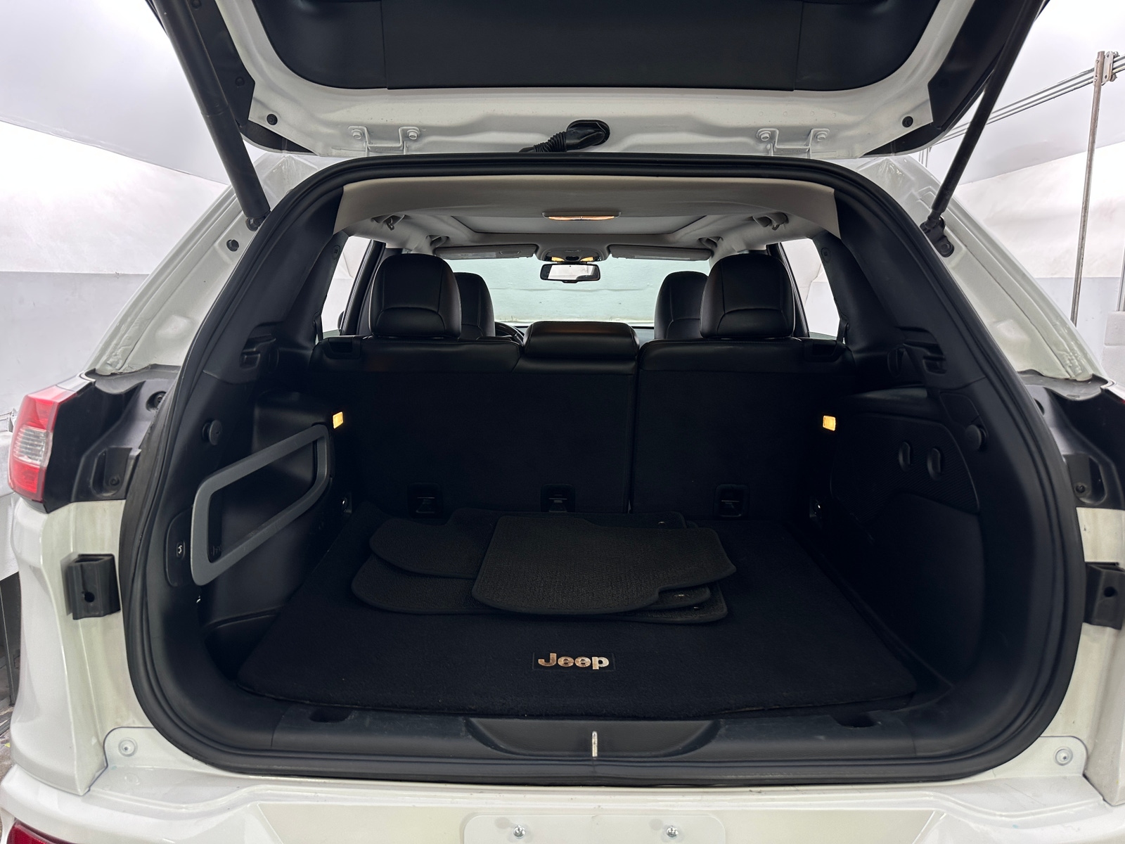 Thumbnail: 2018 Jeep Cherokee - 6