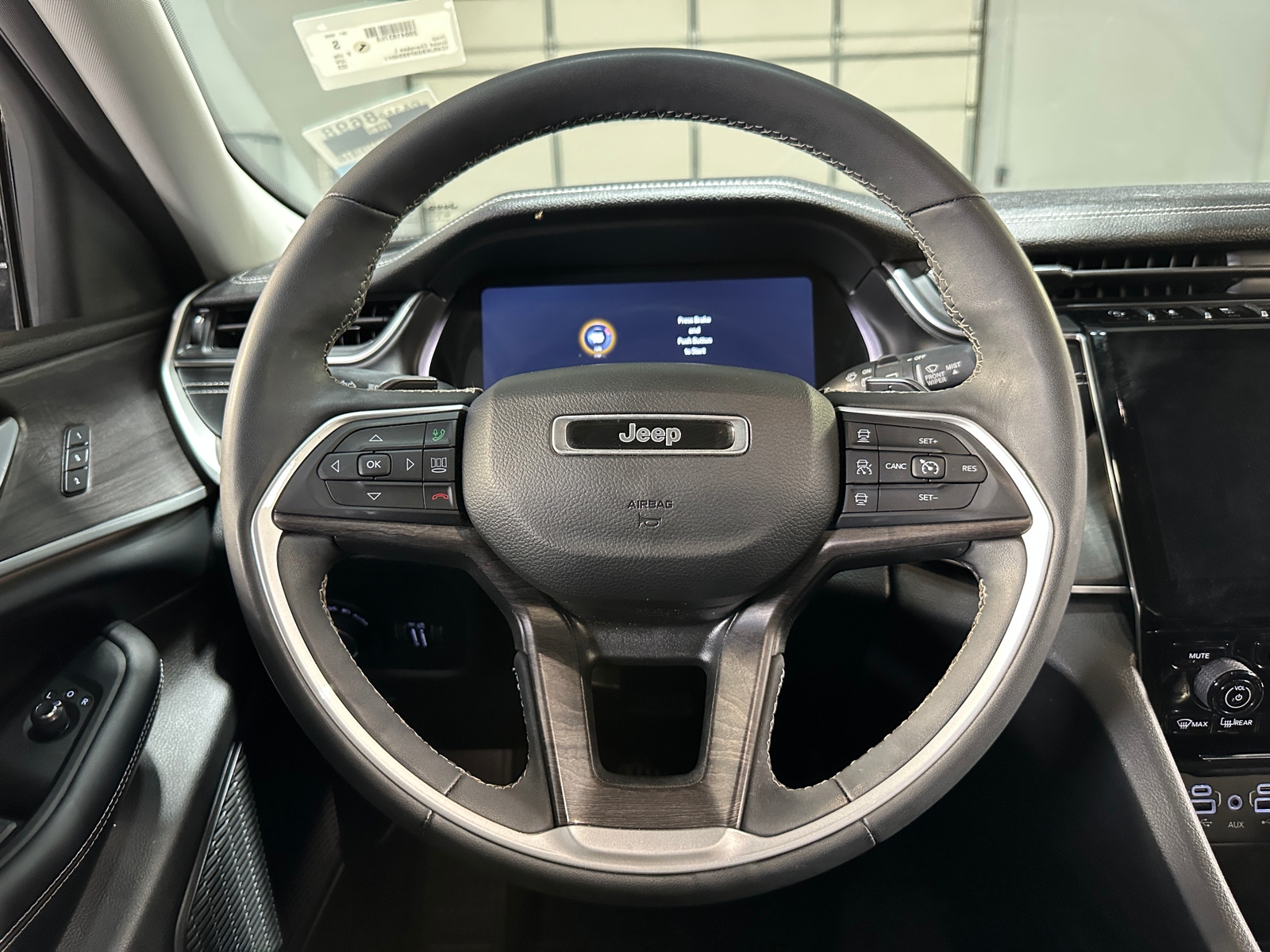 Thumbnail: 2023 Jeep Grand Cherokee L - 4