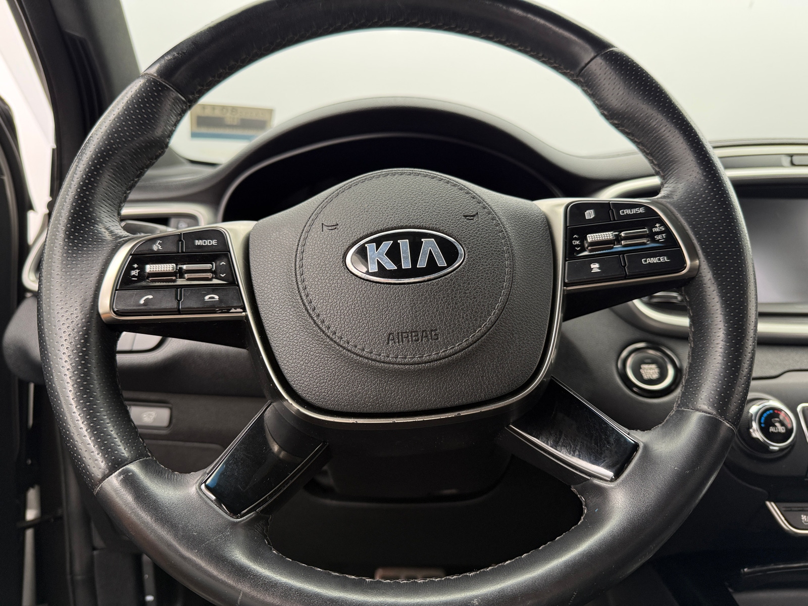 Thumbnail: 2019 Kia Sorento - 4