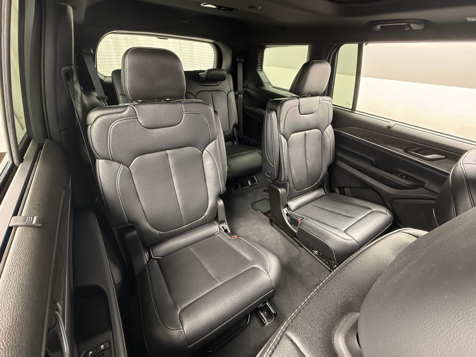 Thumbnail: 2024 Jeep Grand Cherokee L - 5