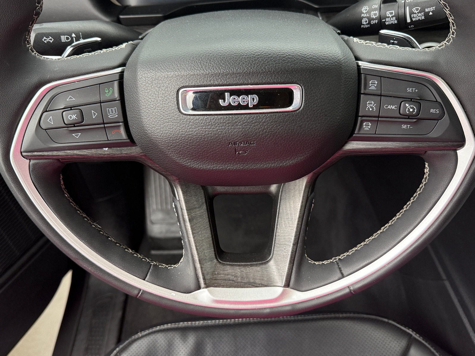 Thumbnail: 2024 Jeep Grand Cherokee L - 4