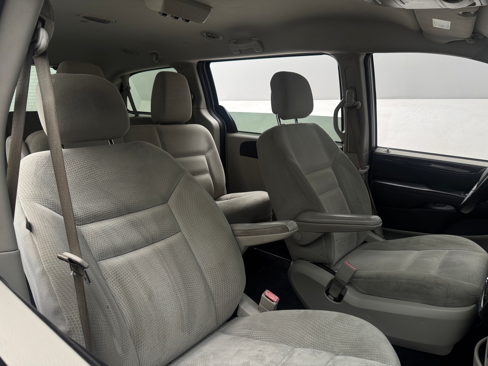 Thumbnail: 2017 Dodge Grand Caravan - 2
