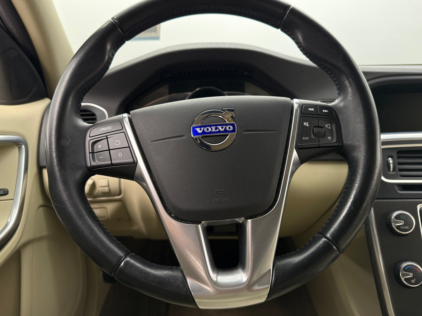 Thumbnail: 2015 Volvo V60 - 4