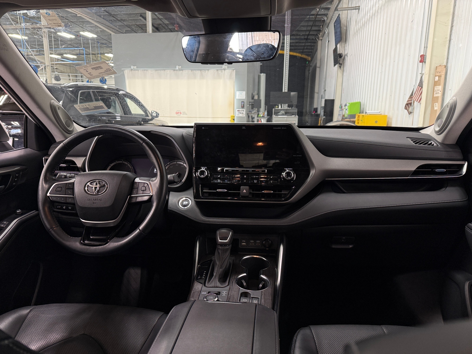 Thumbnail: 2022 Toyota Highlander - 2