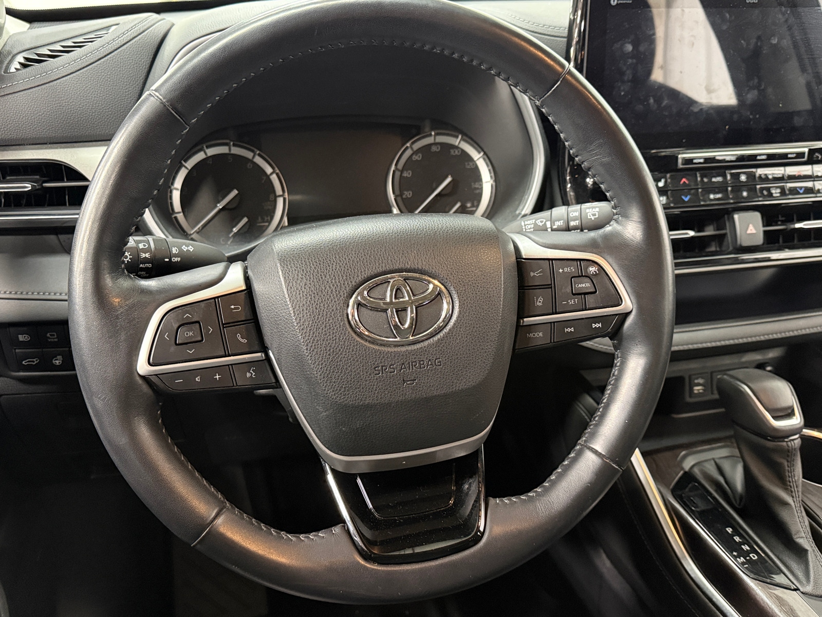 Thumbnail: 2022 Toyota Highlander - 4